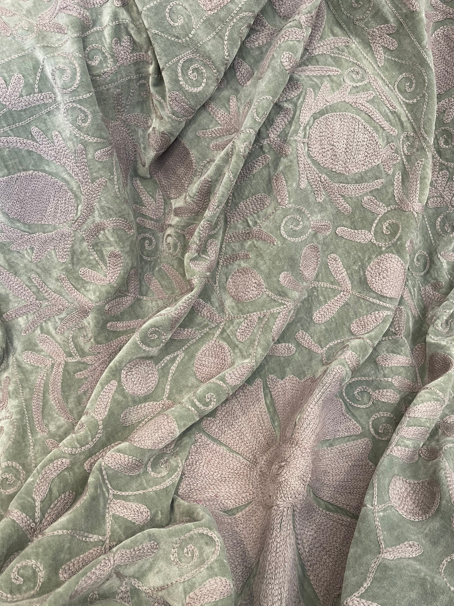 VELVET SUZANI - Lichen Green