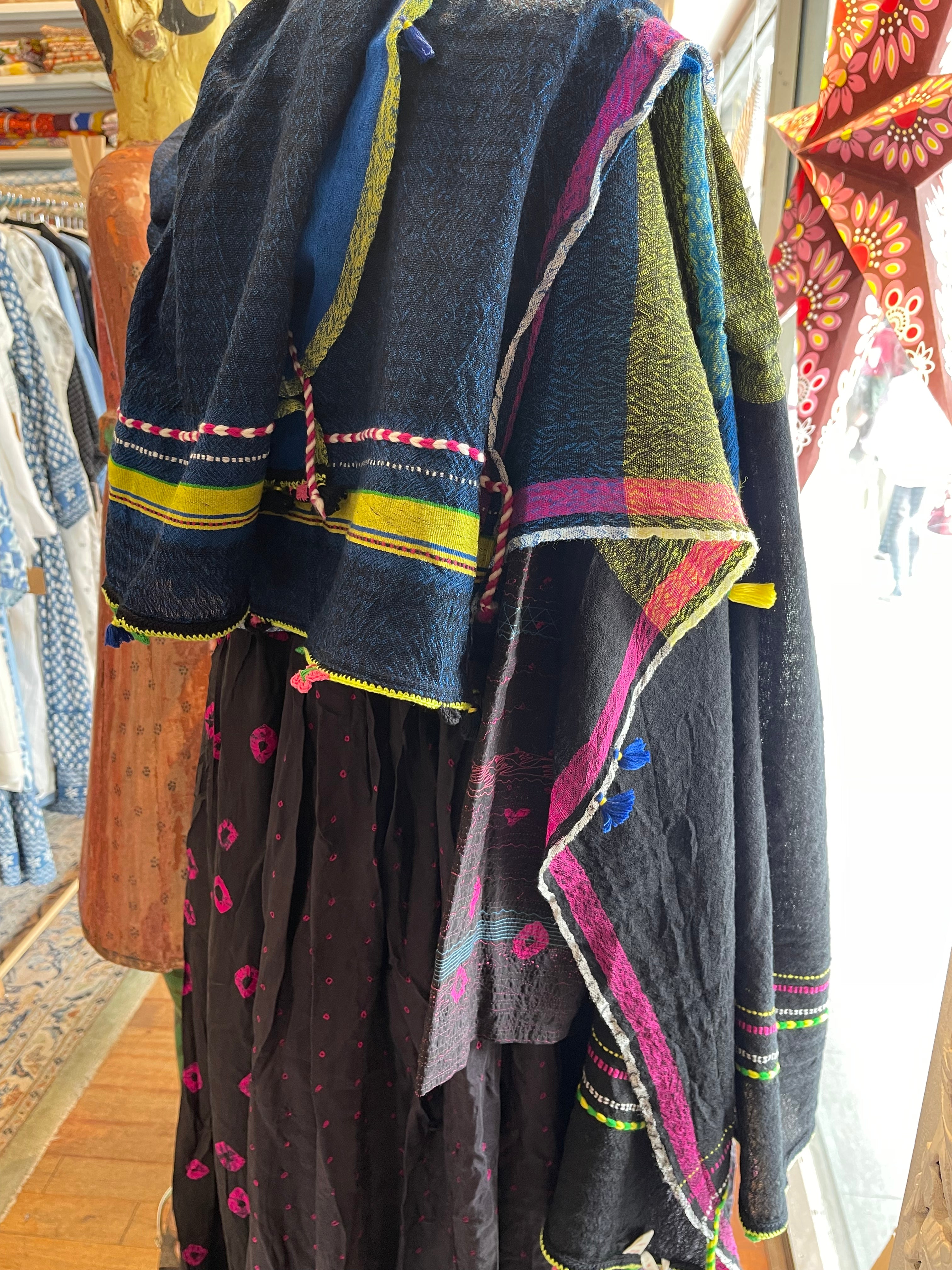 FOLKLORE 107 - Wool Wrap Midnight Blue