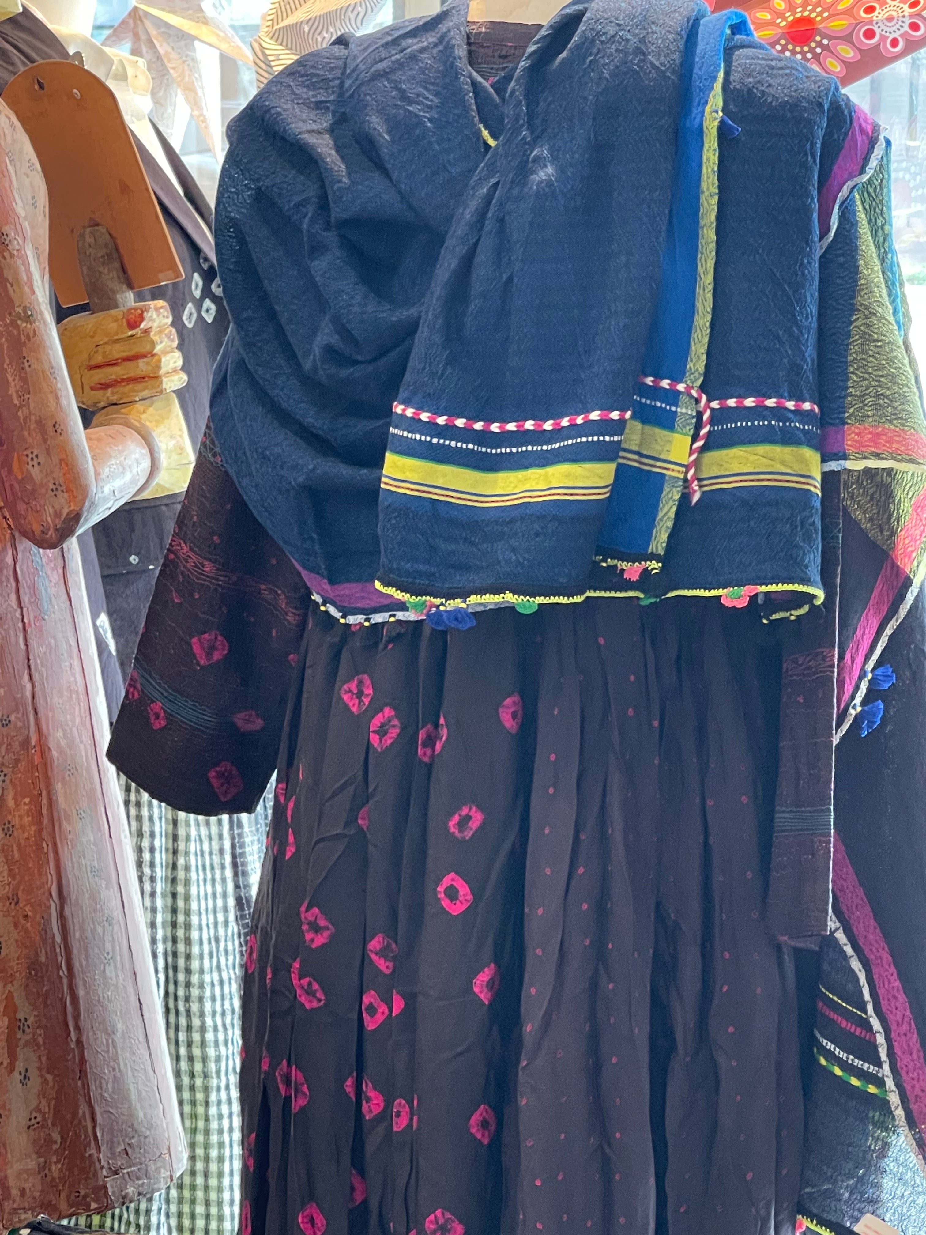 FOLKLORE 107 - Wool Wrap Midnight Blue