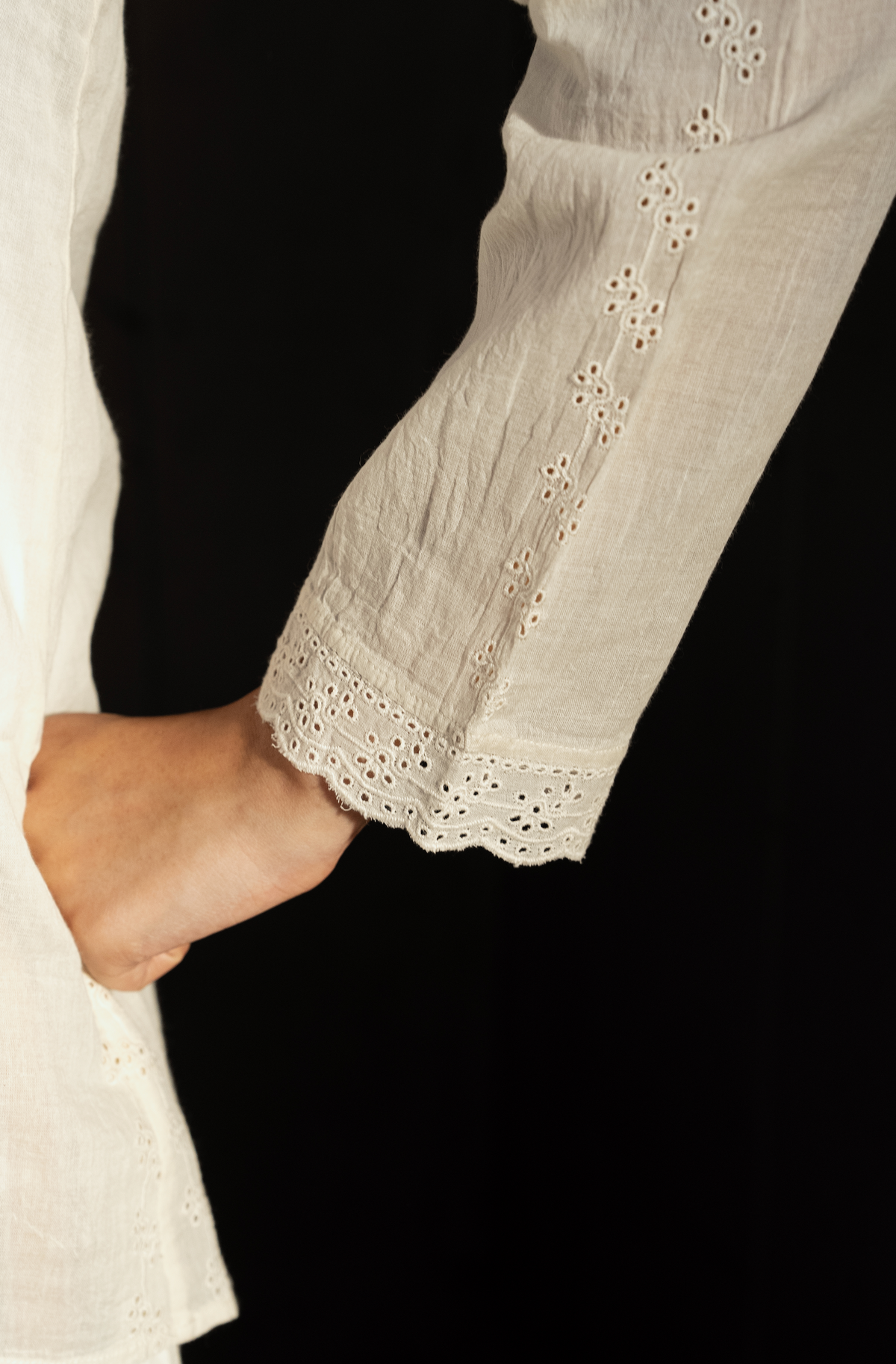 DEVI COTTON BRODERIE TOP - Ecru