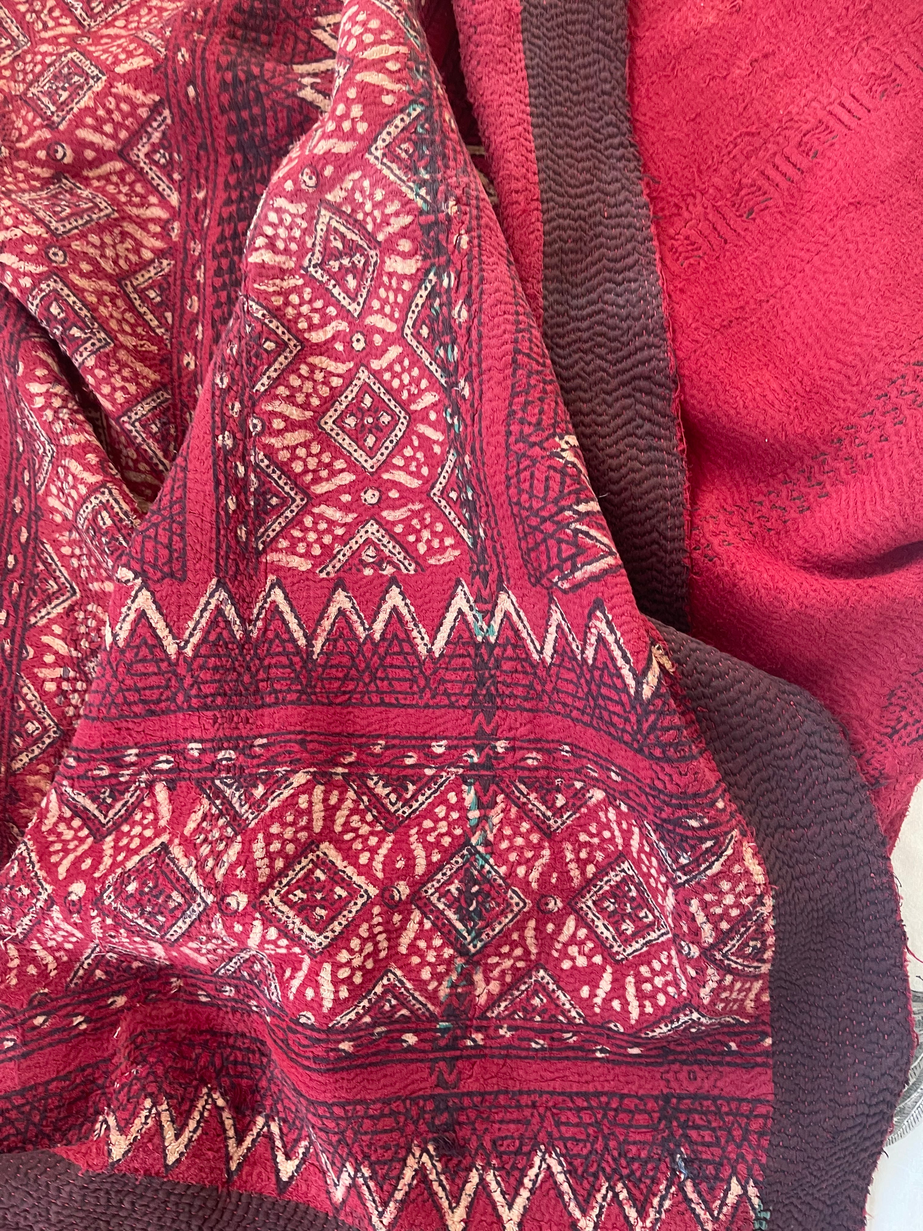 VINTAGE AJRAKH KANTHA - Stripe Madder Tile