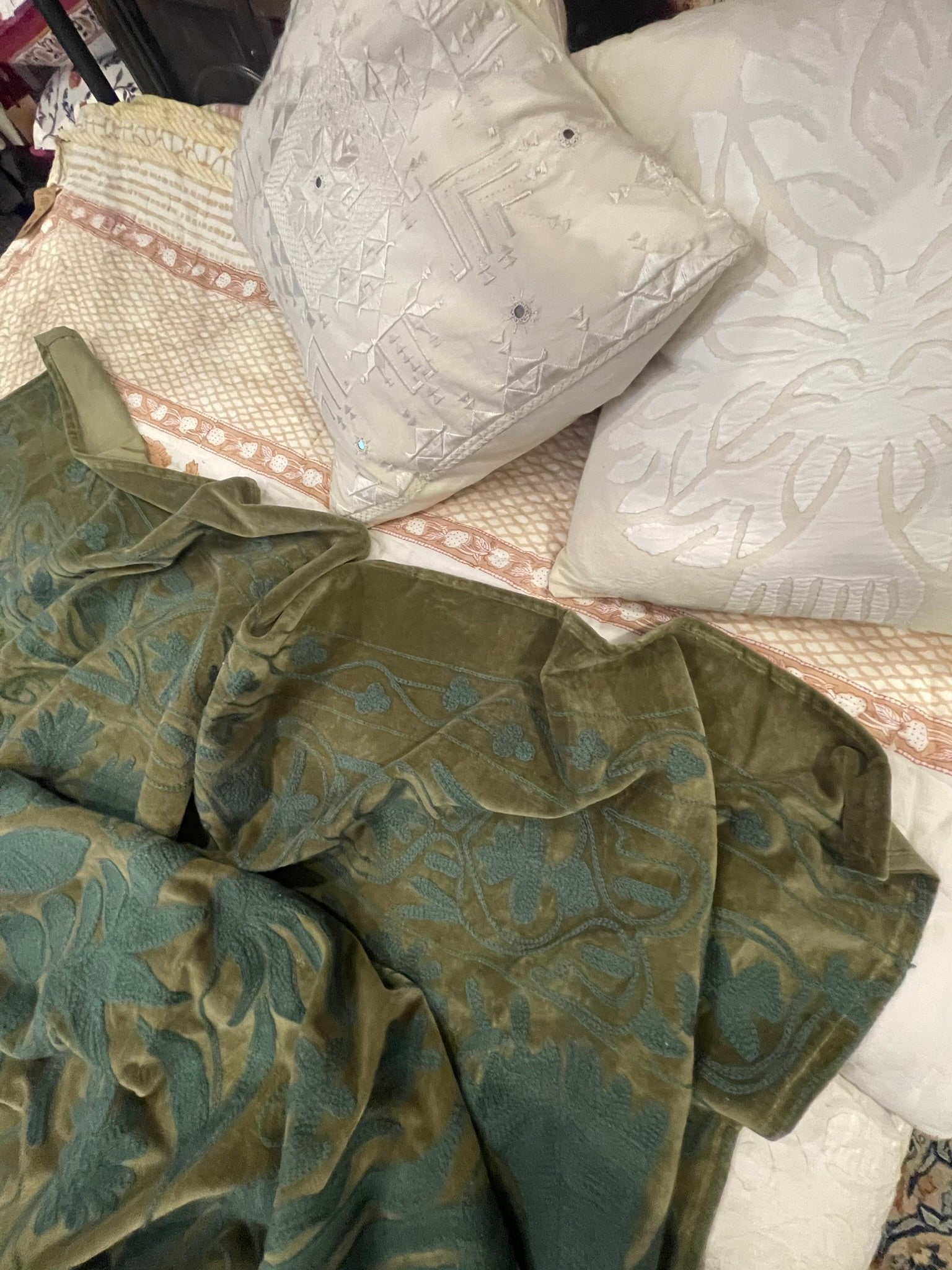 VELVET SUZANI - Moss Green