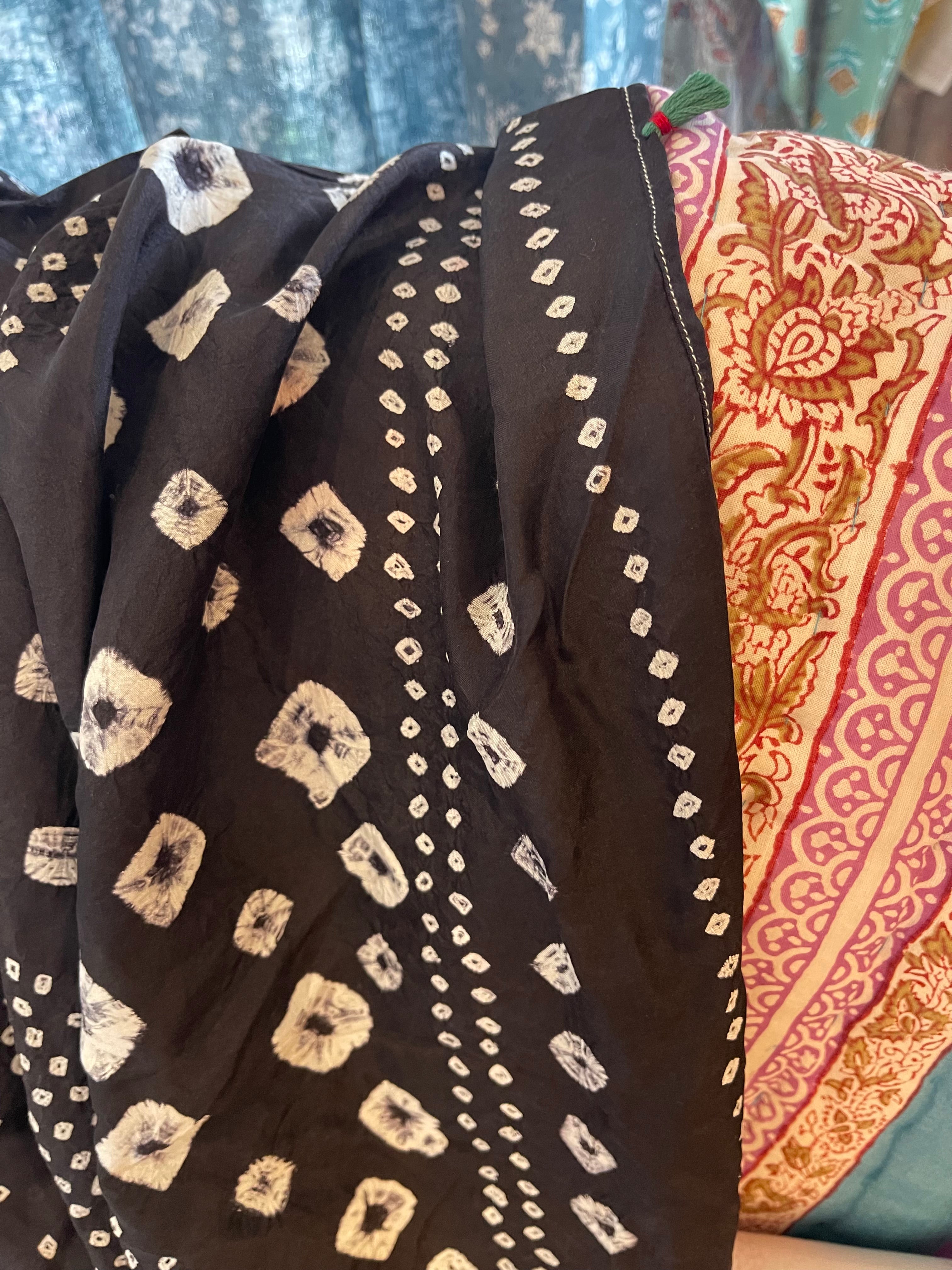 FOLKLORE K25 - Scarf Silk Bandhani Square