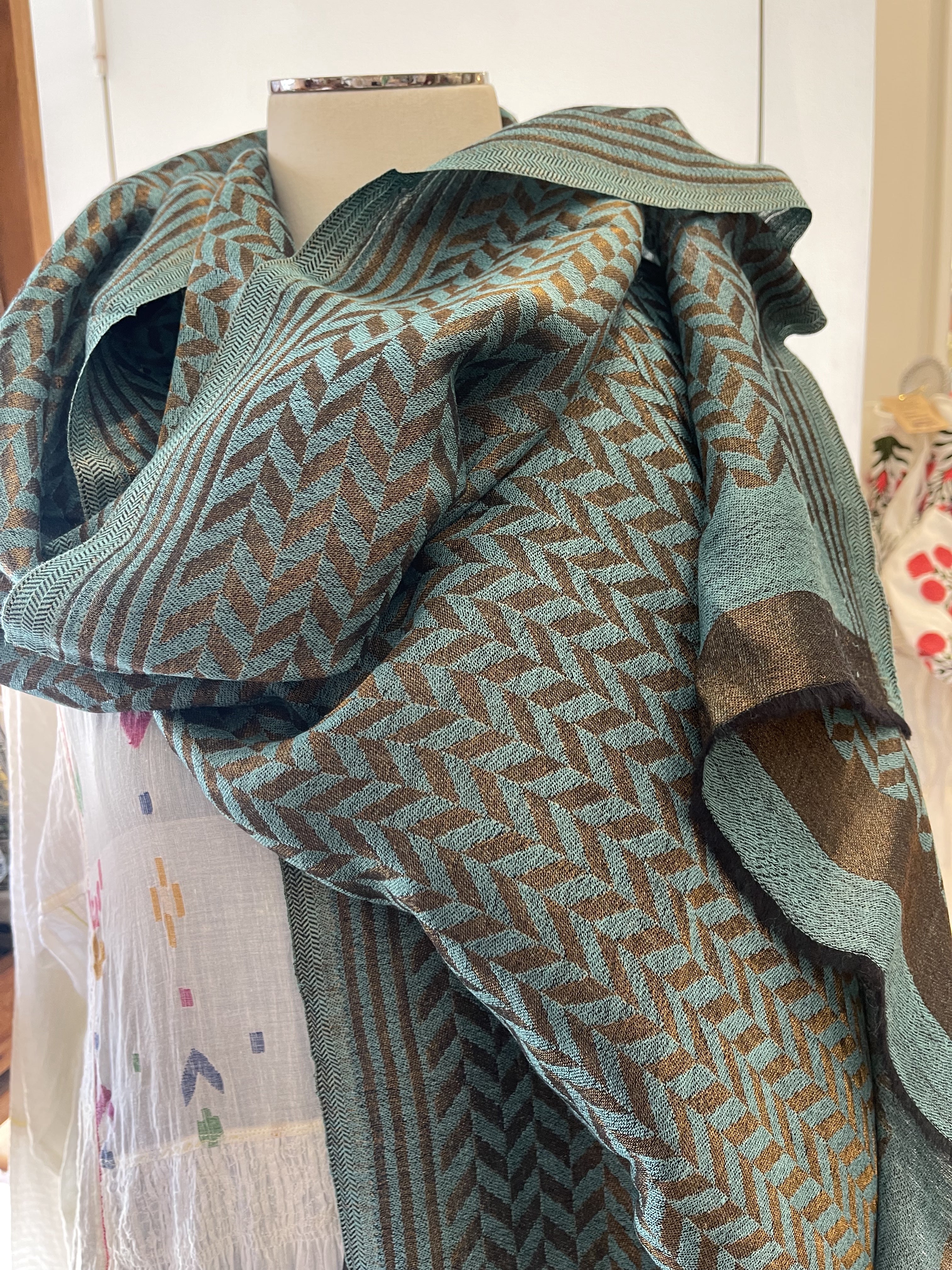 Wool Zig Zag Zari Scarf - Spray