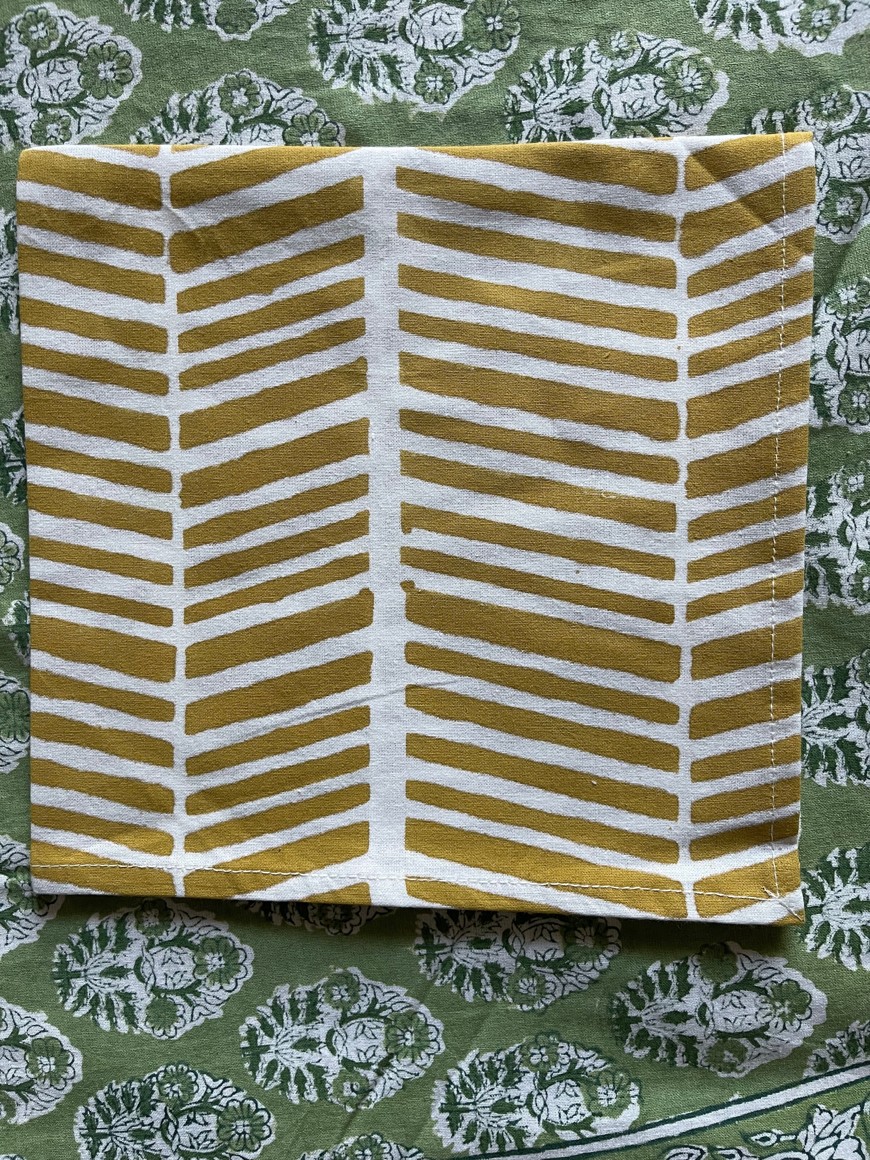 Napkins - Gold Stripe Illusion