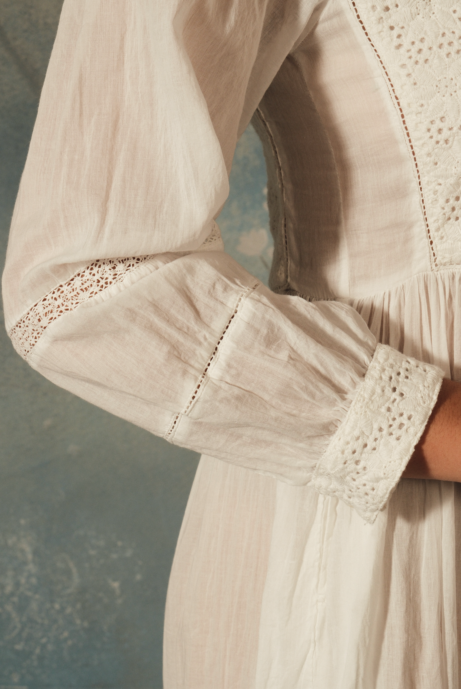 AMVI DRESS - White Lace