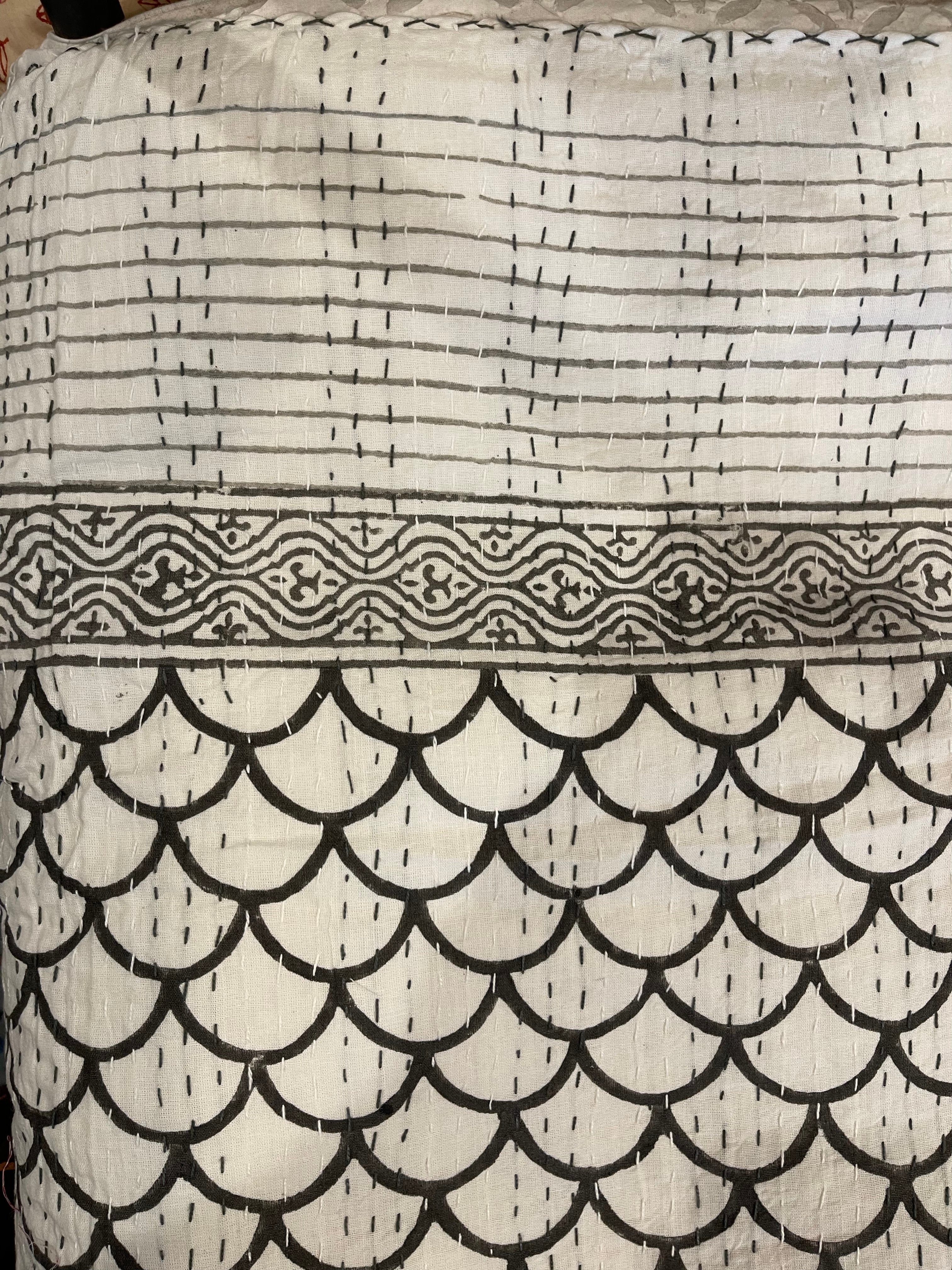 KANTHA - FANS IN CHARCOAL