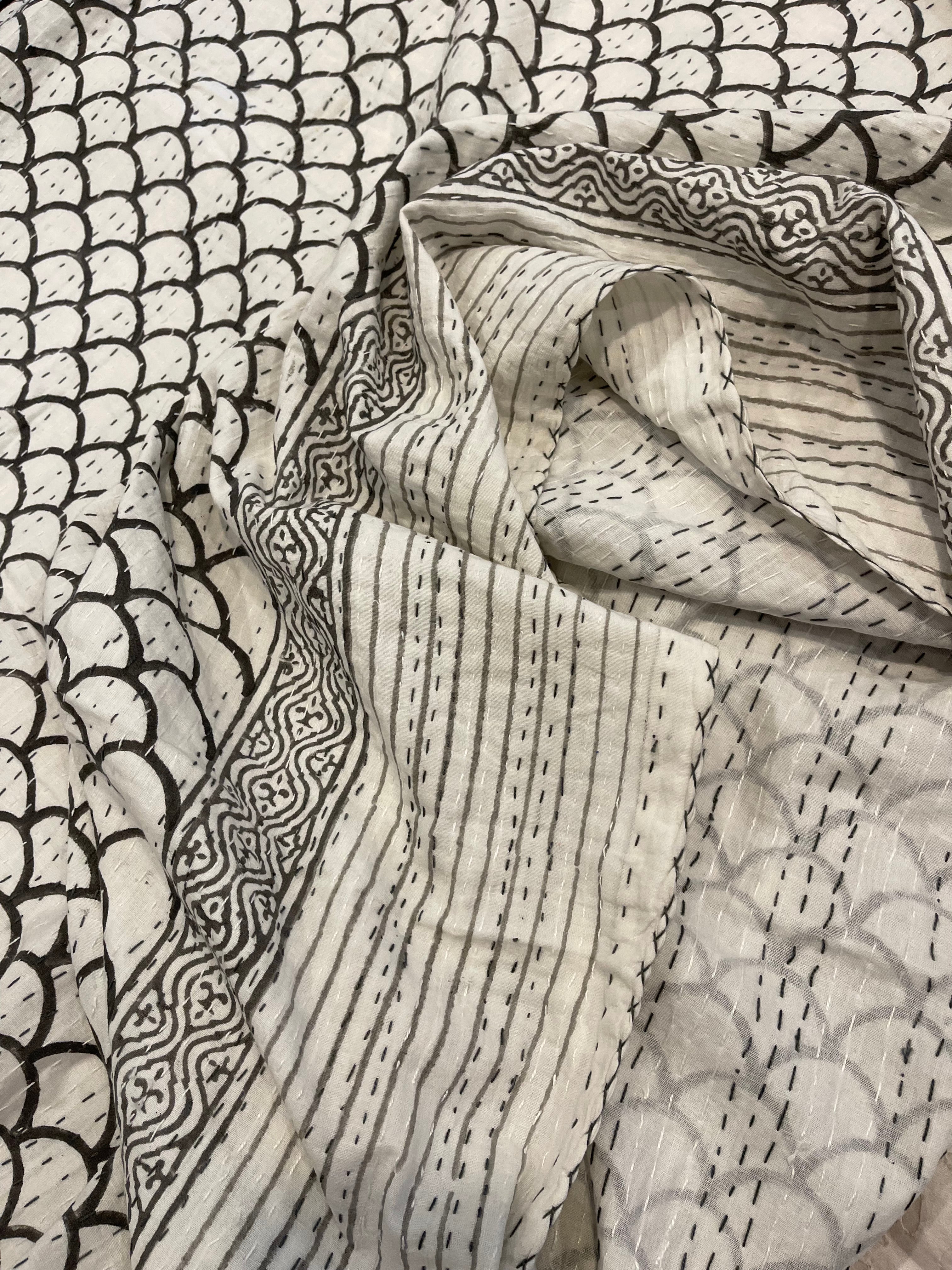 KANTHA - FANS IN CHARCOAL