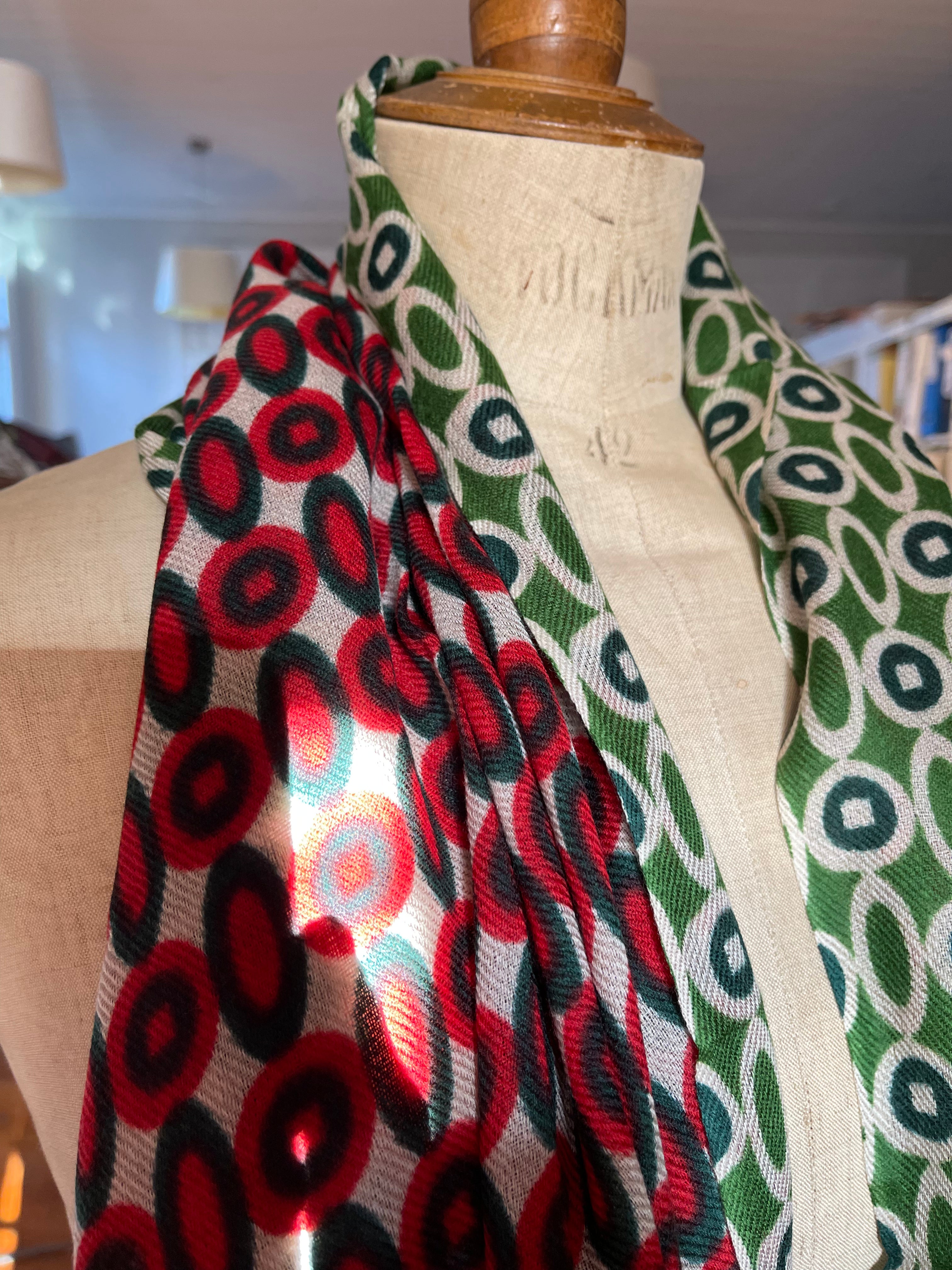 FINE MERINO WOOL - GEOMETRY IN GREEN