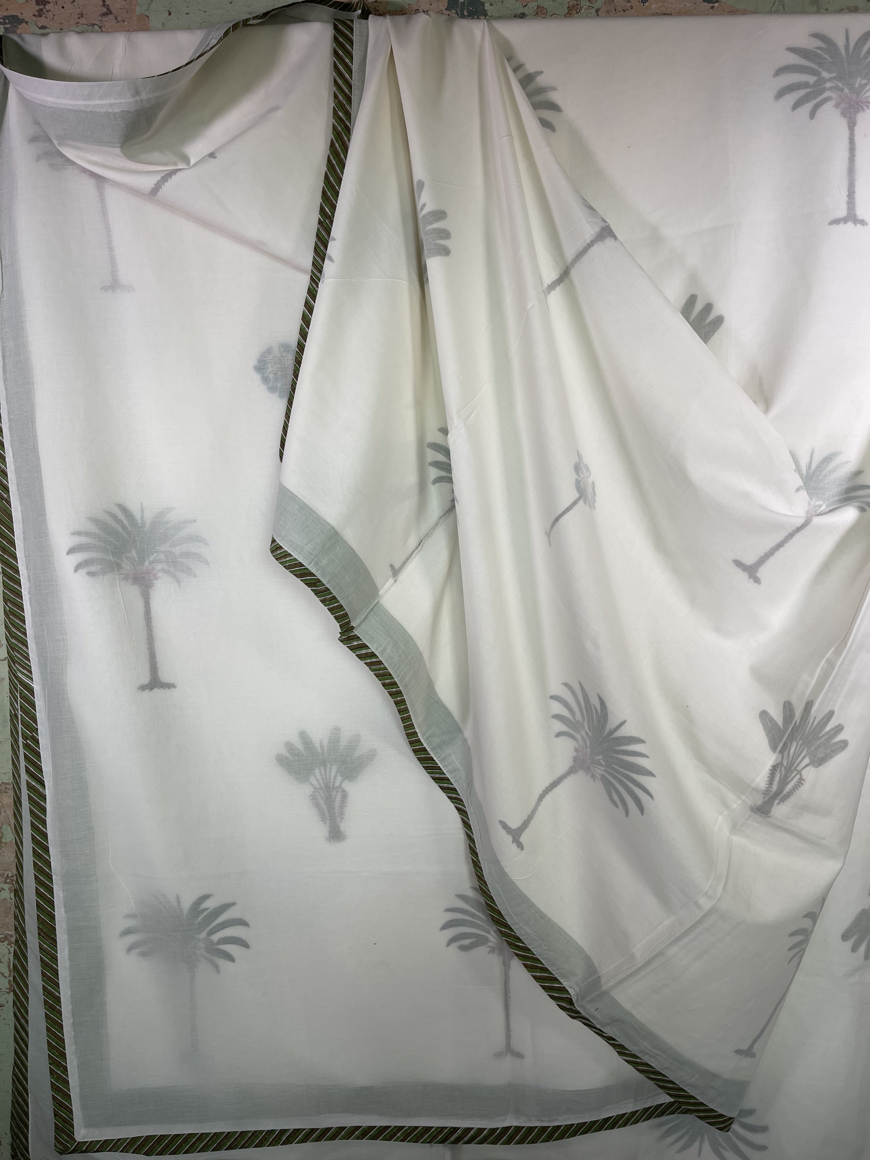 DOHAR - TROPICAL PALM in JUNGLE GREEN