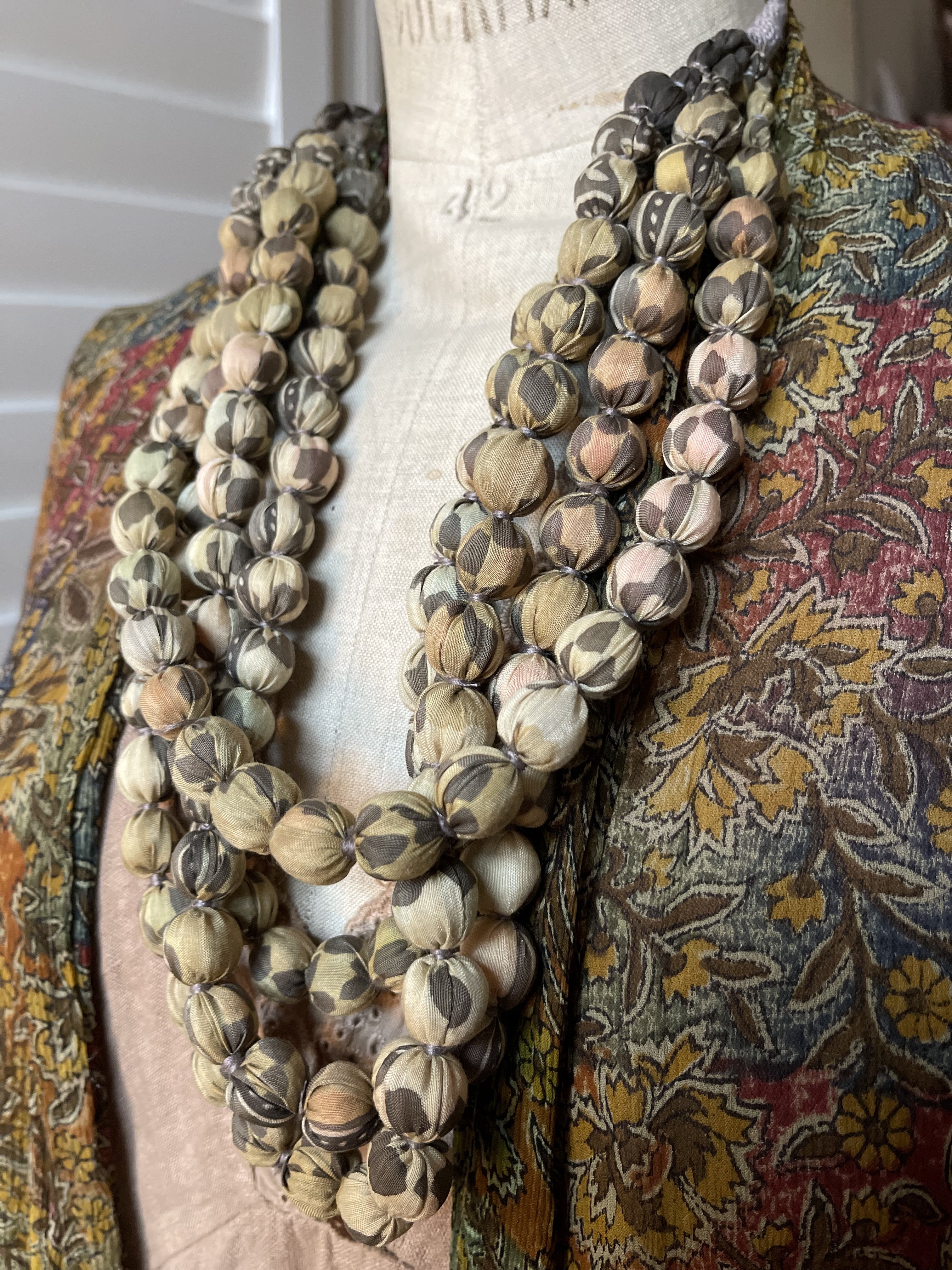 FOUR STRING SARI BEAD NECKLACE - Seaweed Green