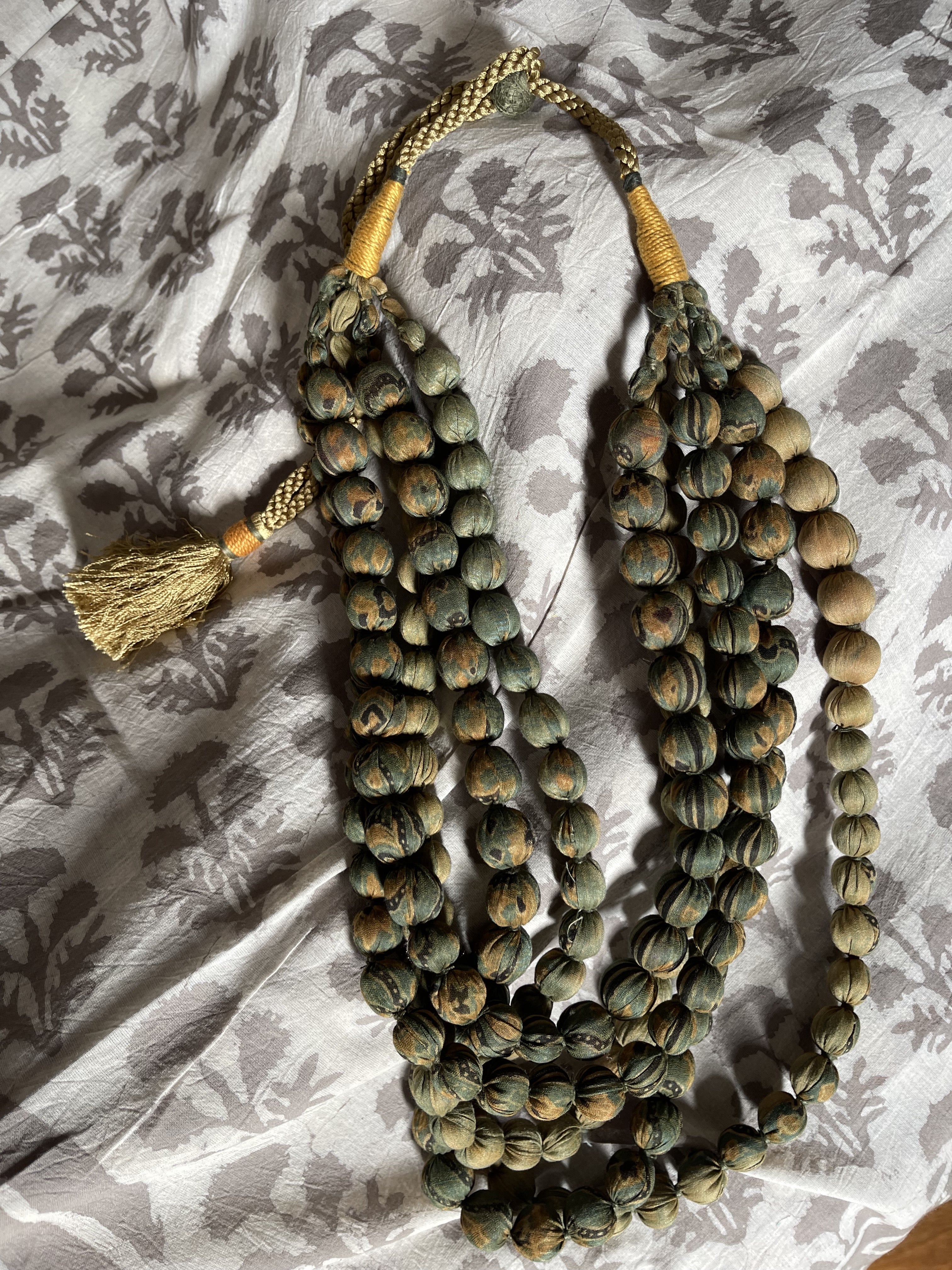 FIVE  STRING SARI BEAD NECKLACE - Seaweed Green