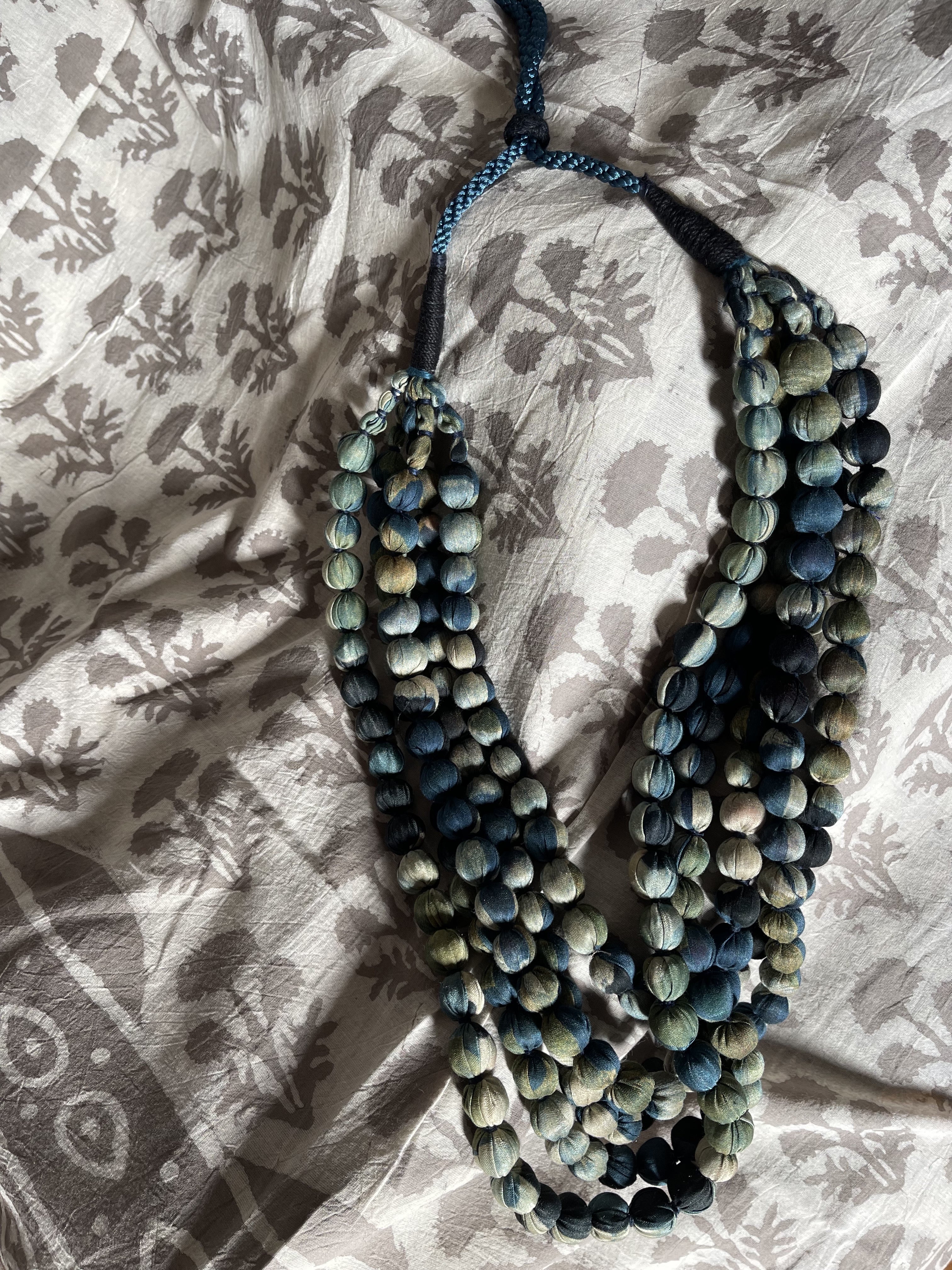 FIVE STRING SARI BEAD NECKLACE - Coastal Blue