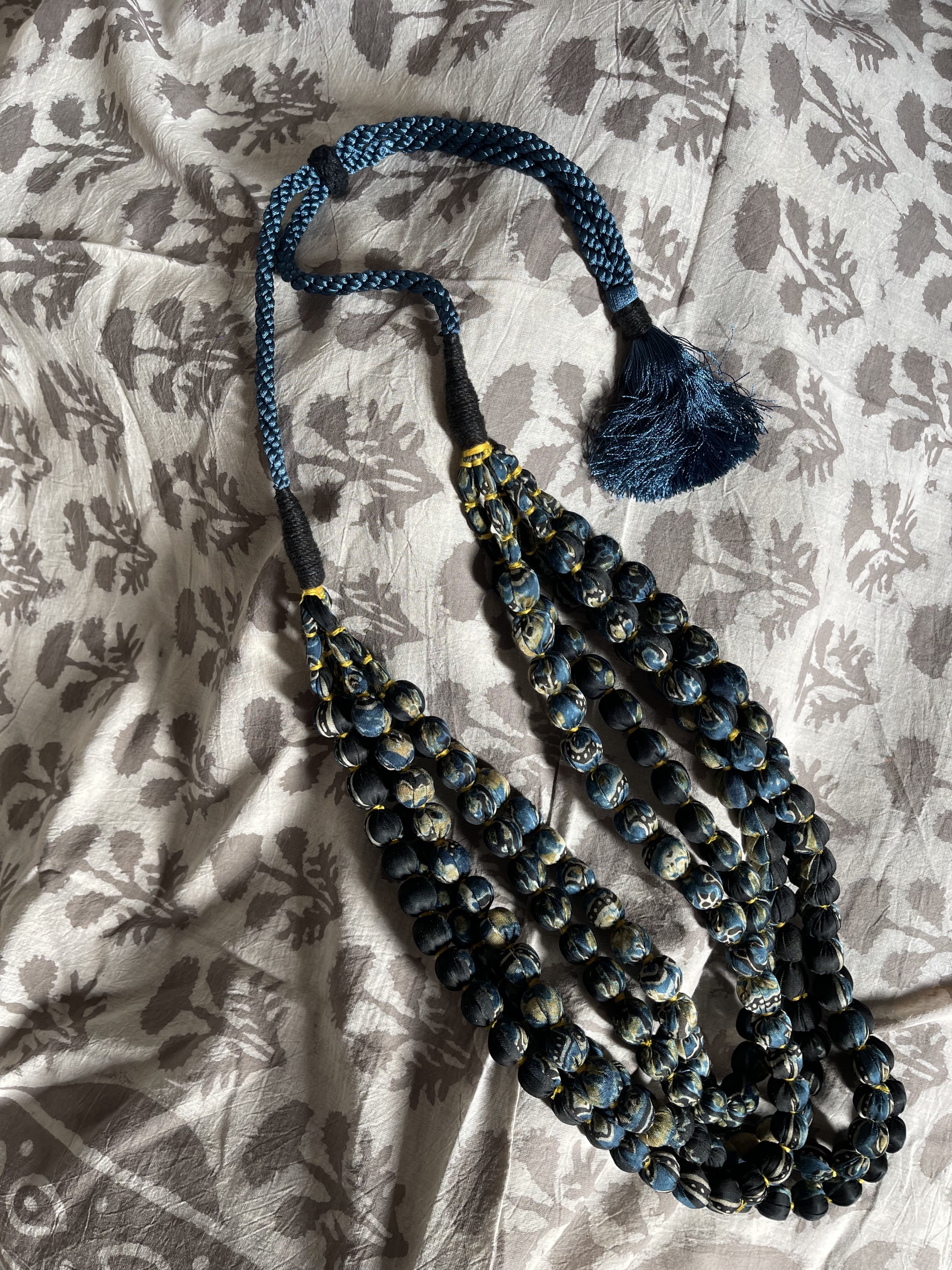 FIVE STRING SARI BEAD NECKLACE - Deep Sea Blue