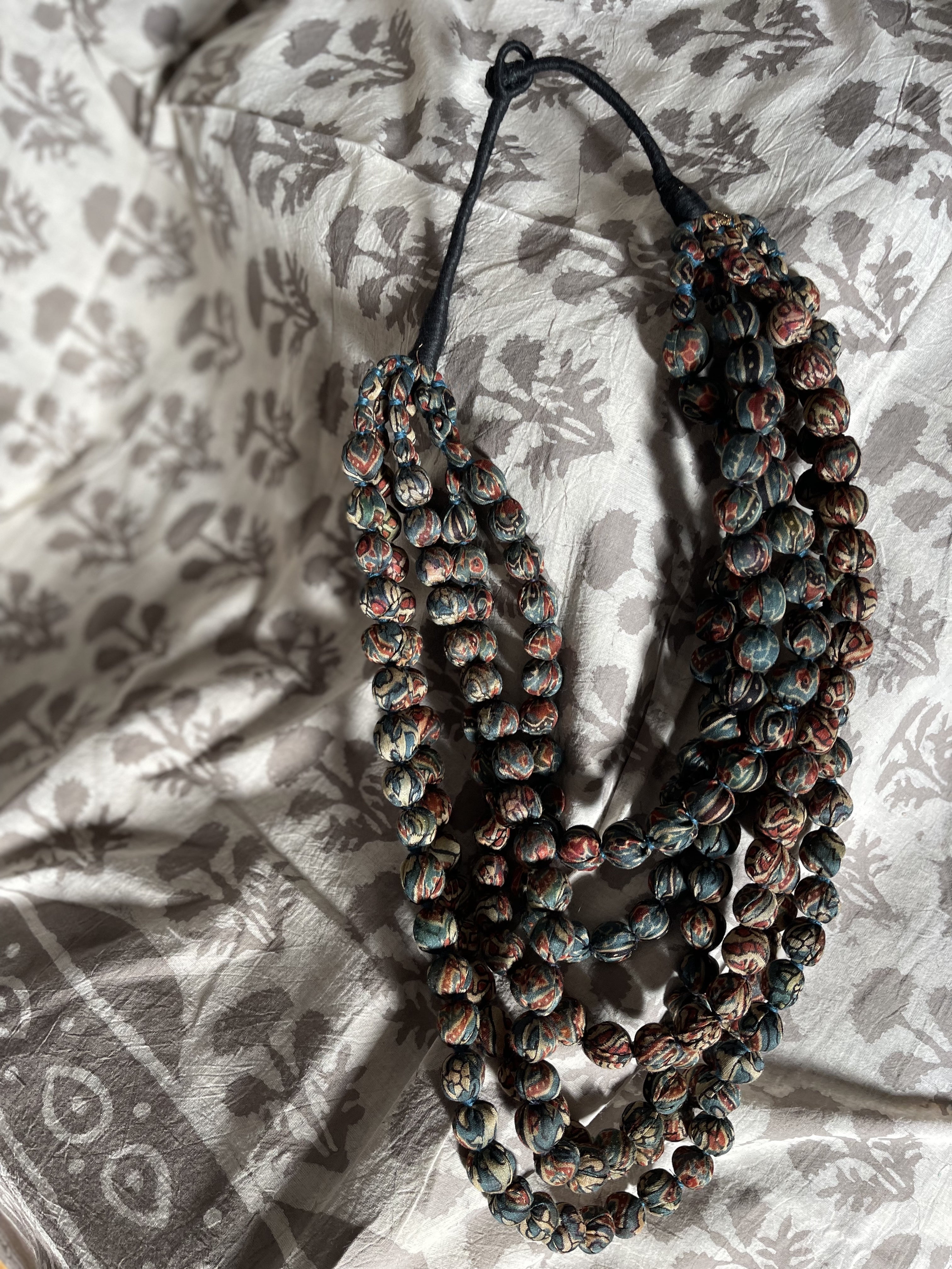 SIX STRING SARI BEAD NECKLACE - Ajrakh 2