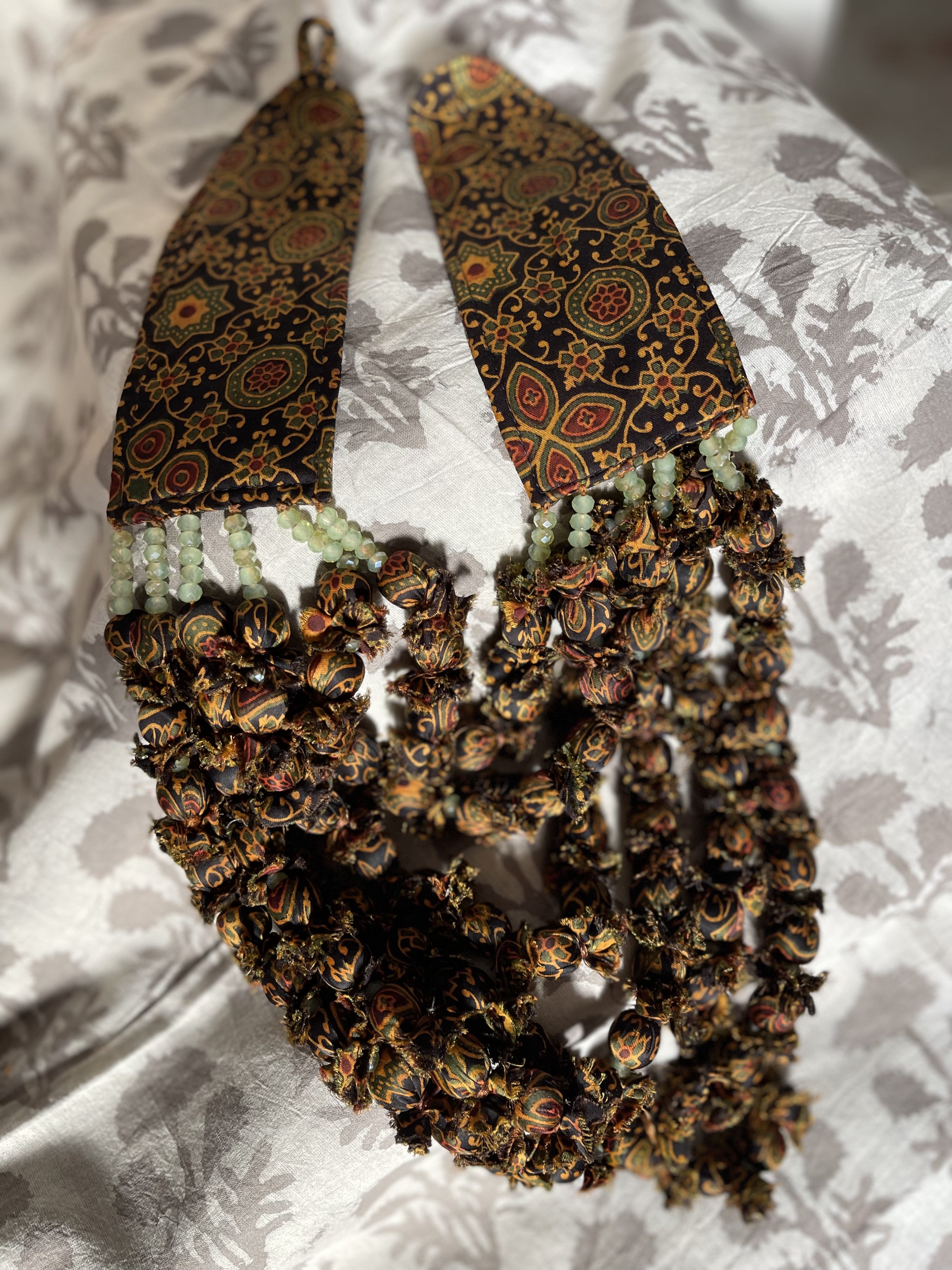 SIX STRING SARI BEAD COLLAR - JADE