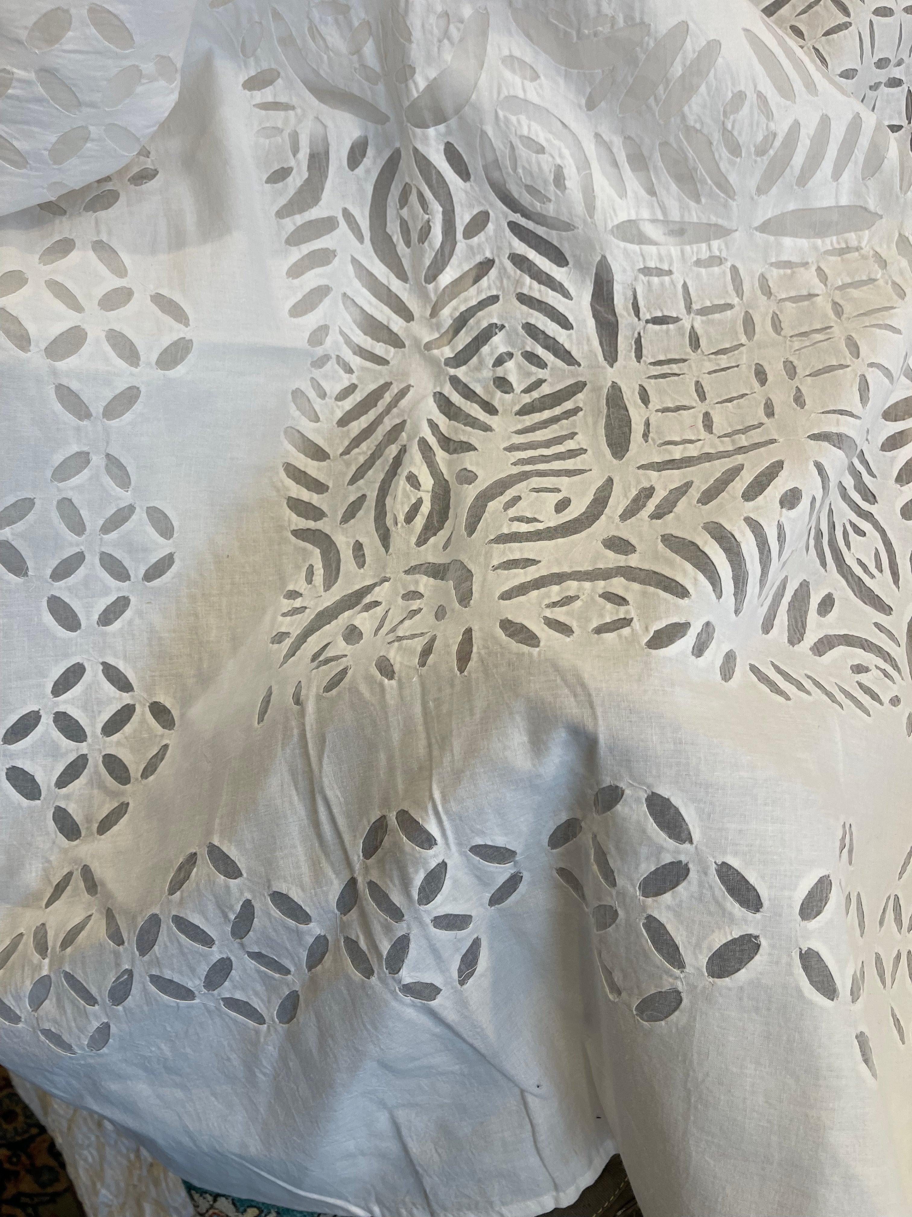 APPLIQUÉ BEDCOVER  - Intricacy