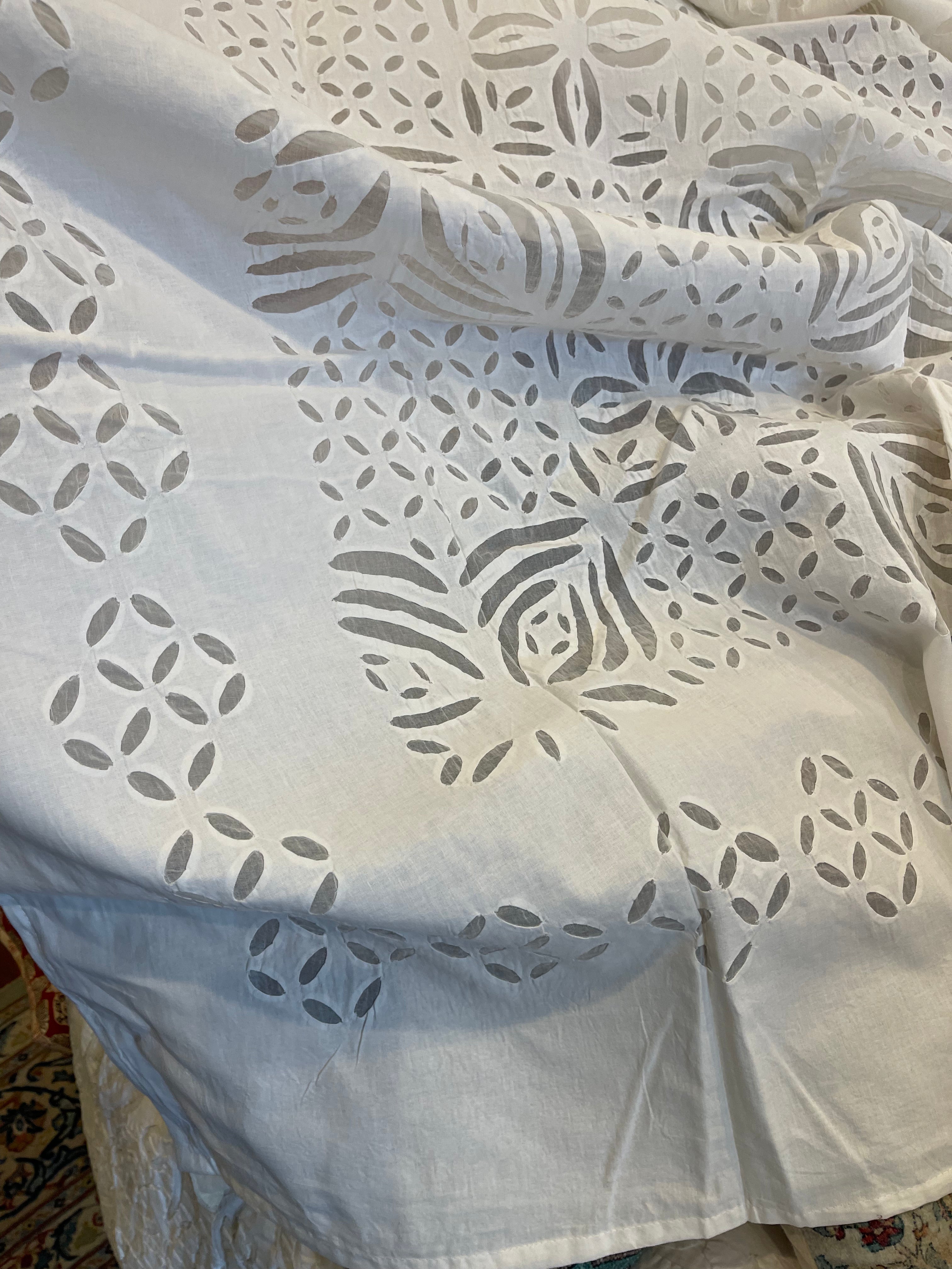 APPLIQUÉ BEDCOVER - Geometric Petals