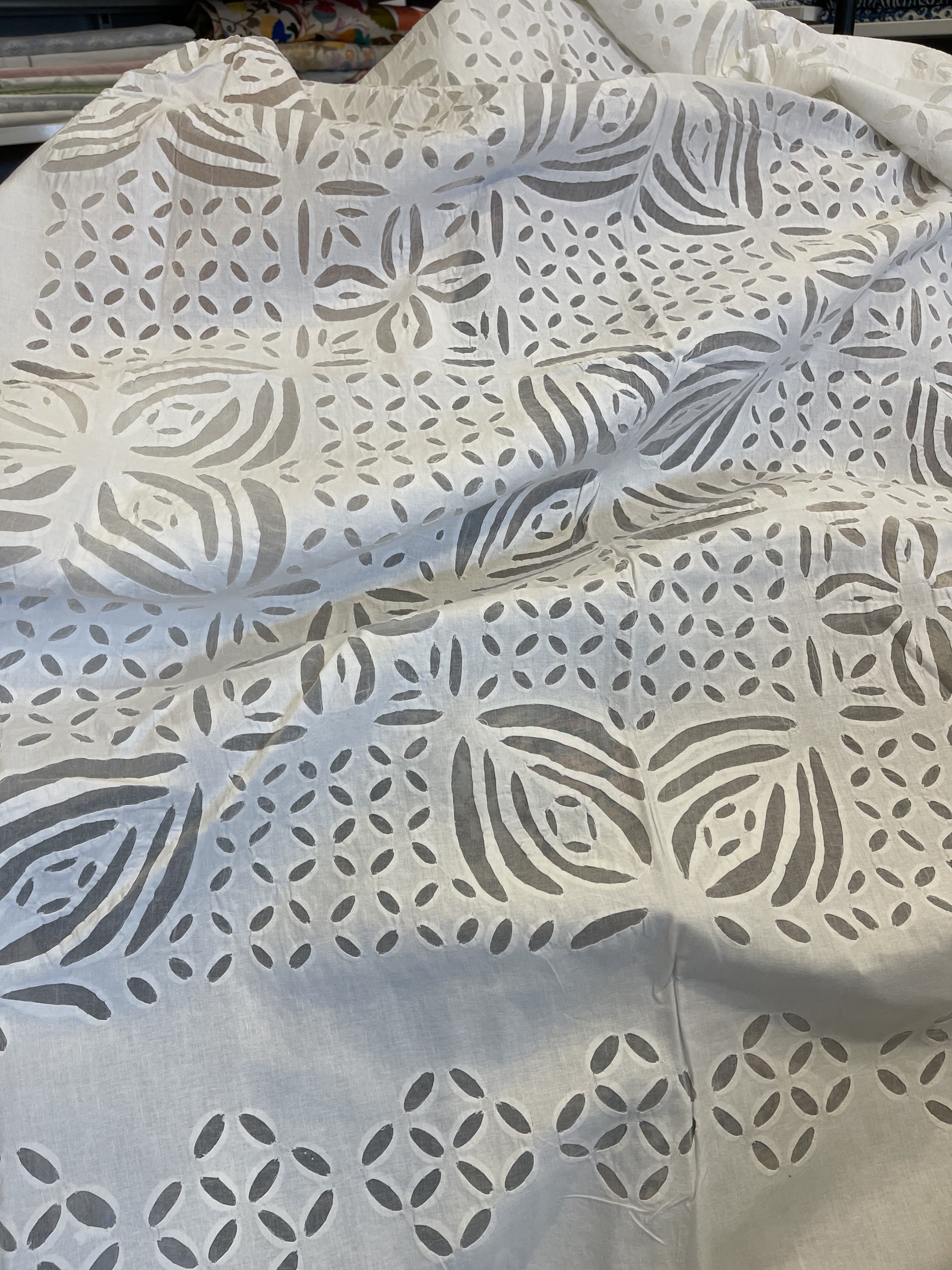 APPLIQUÉ BEDCOVER - Geometric Petals