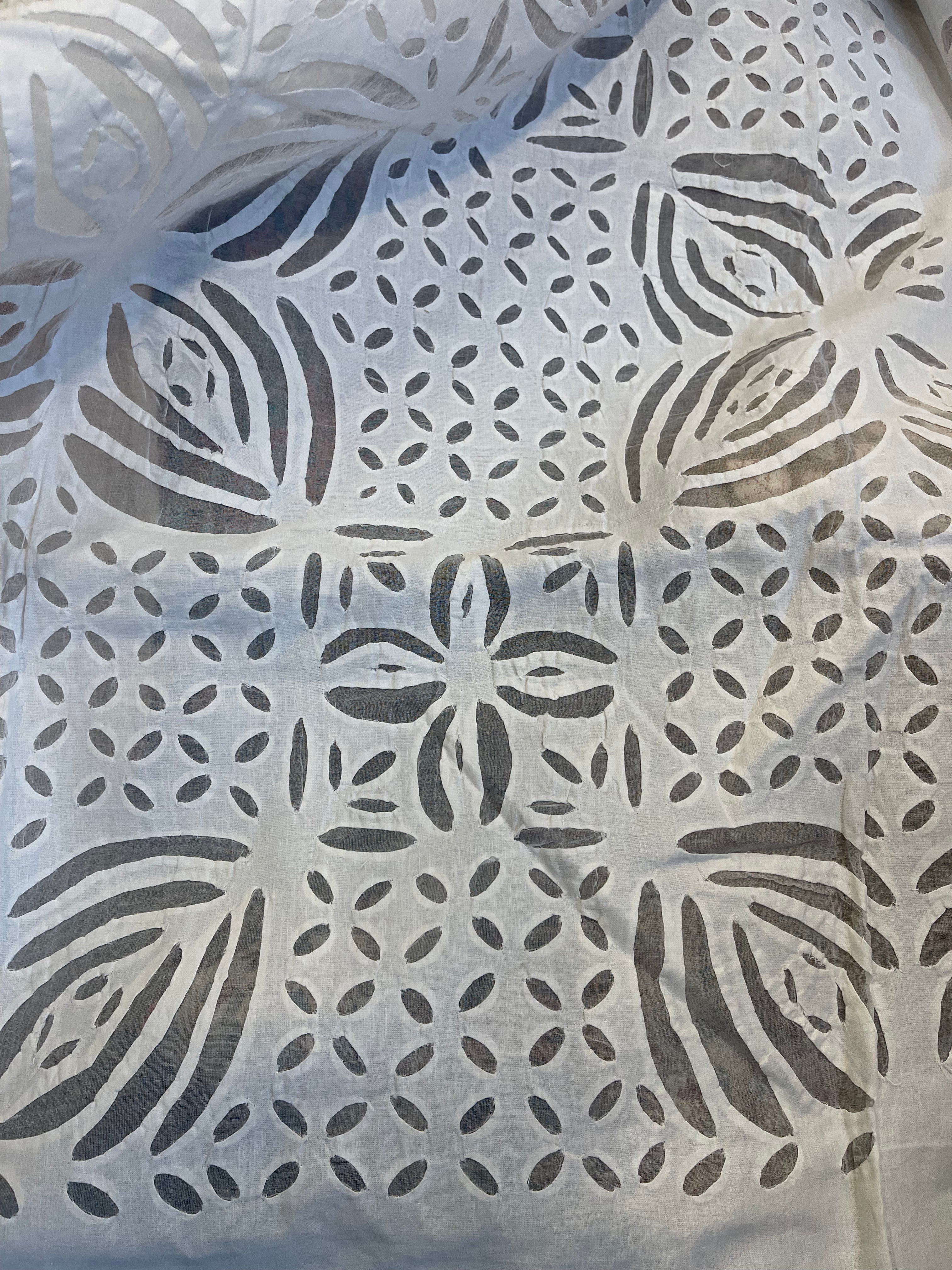 APPLIQUÉ BEDCOVER - Geometric Petals