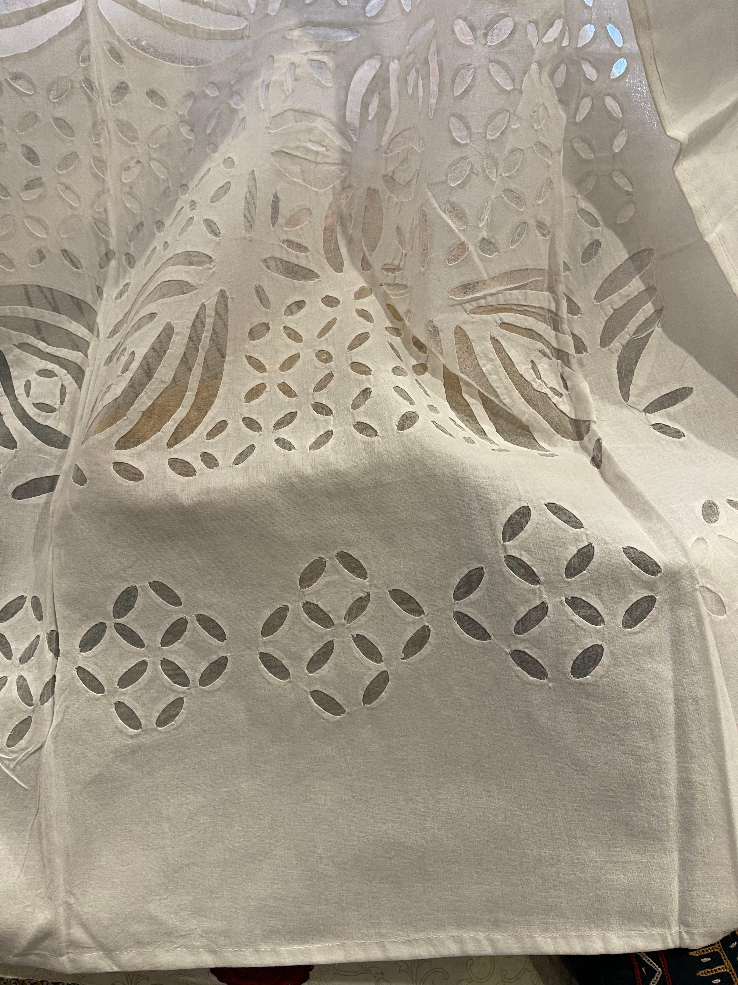 APPLIQUÉ BEDCOVER - Geometric Petals