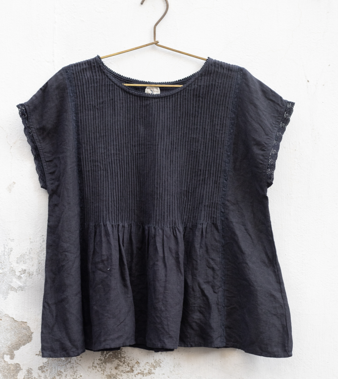 VEENA LINEN PINTUCK TOP with LACE - BLACK