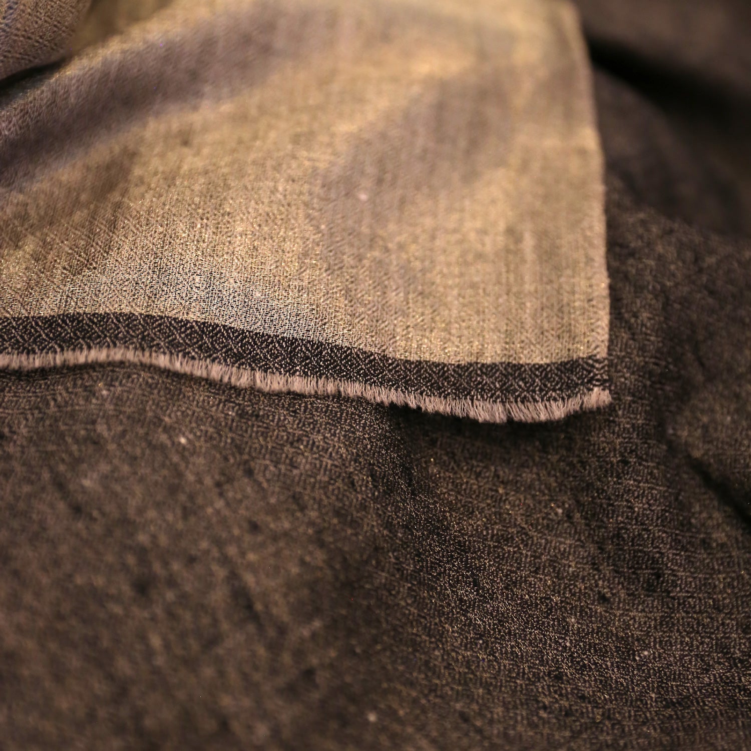 Woven ⋮ Pashmina