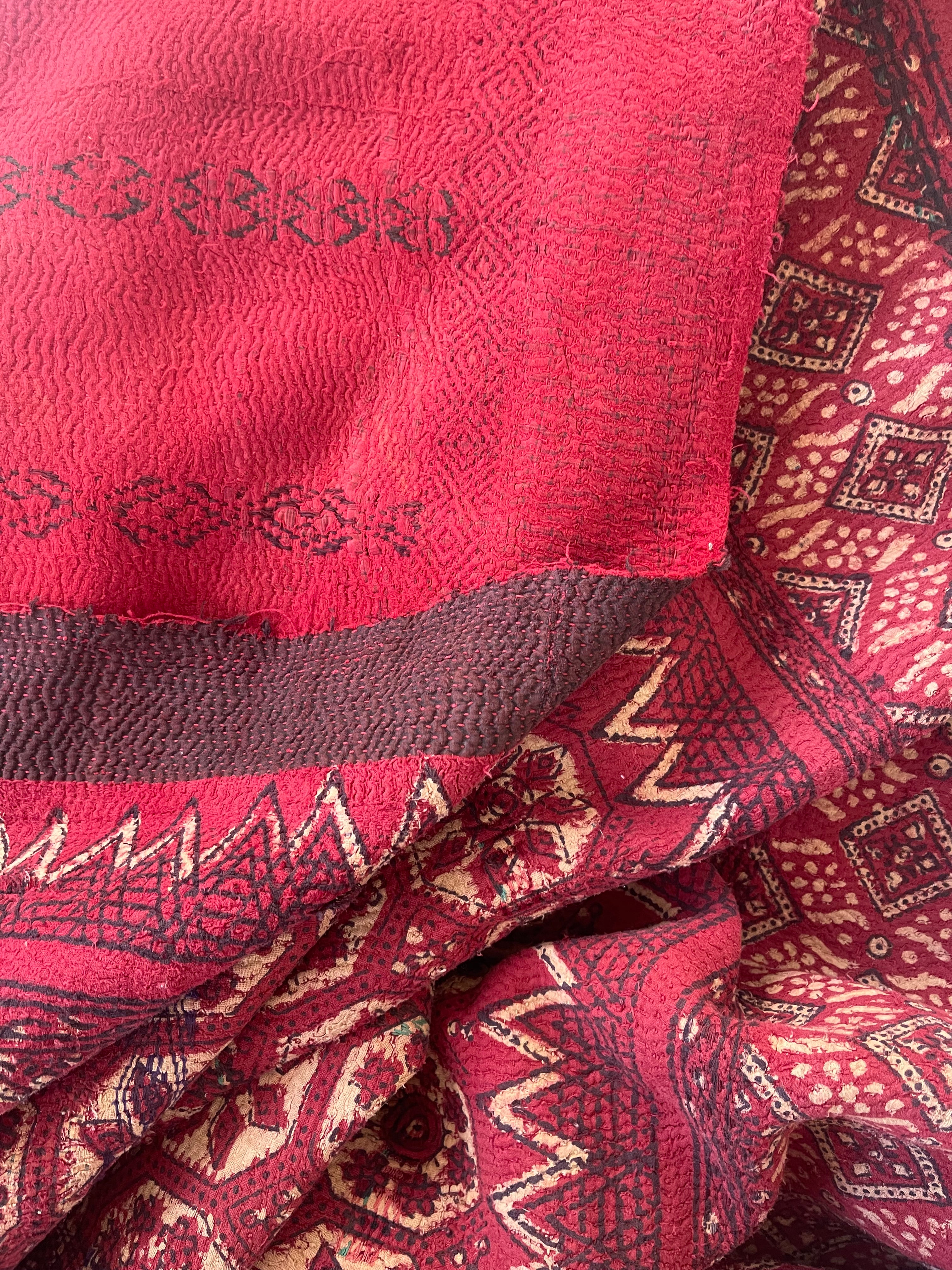 VINTAGE AJRAKH KANTHA - Stripe Madder Tile
