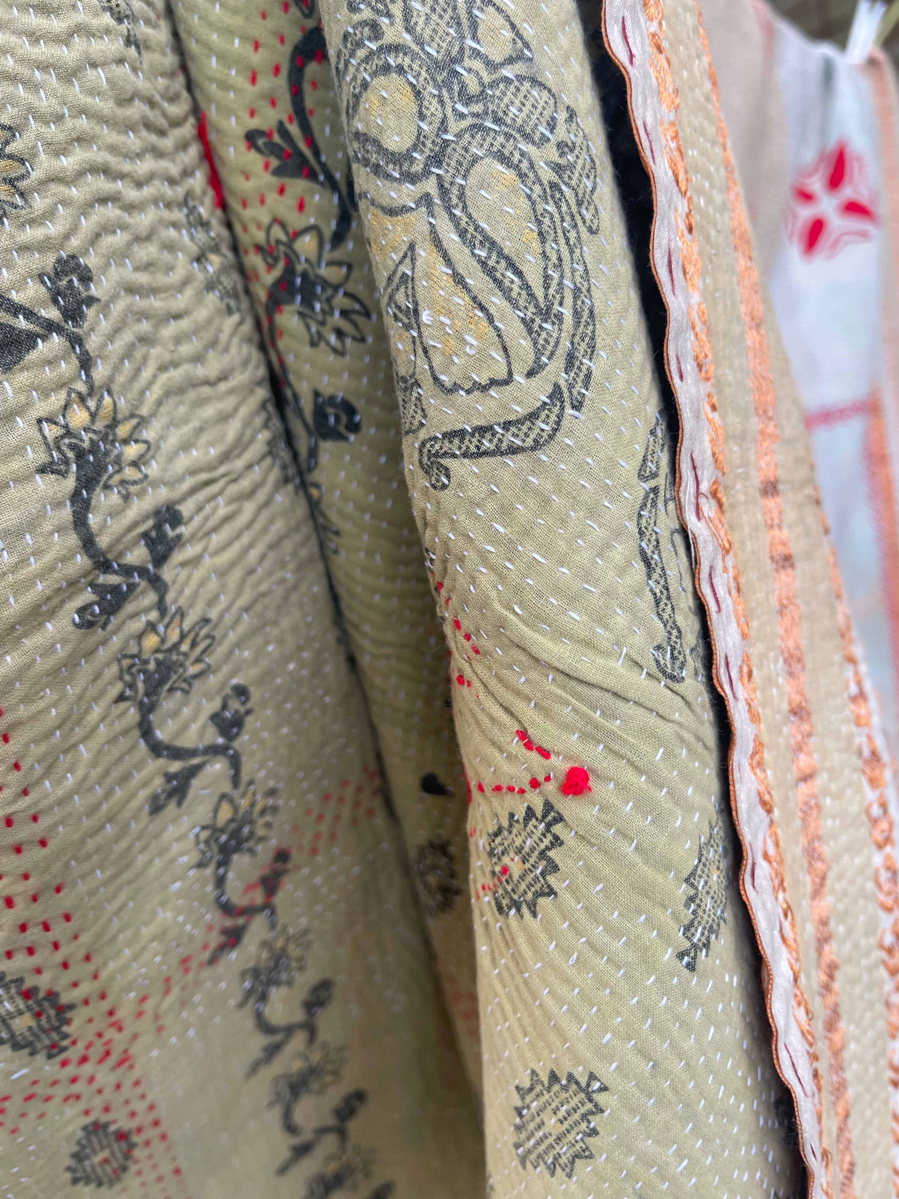 VINTAGE KANTHA - Embroidered Floral Grid