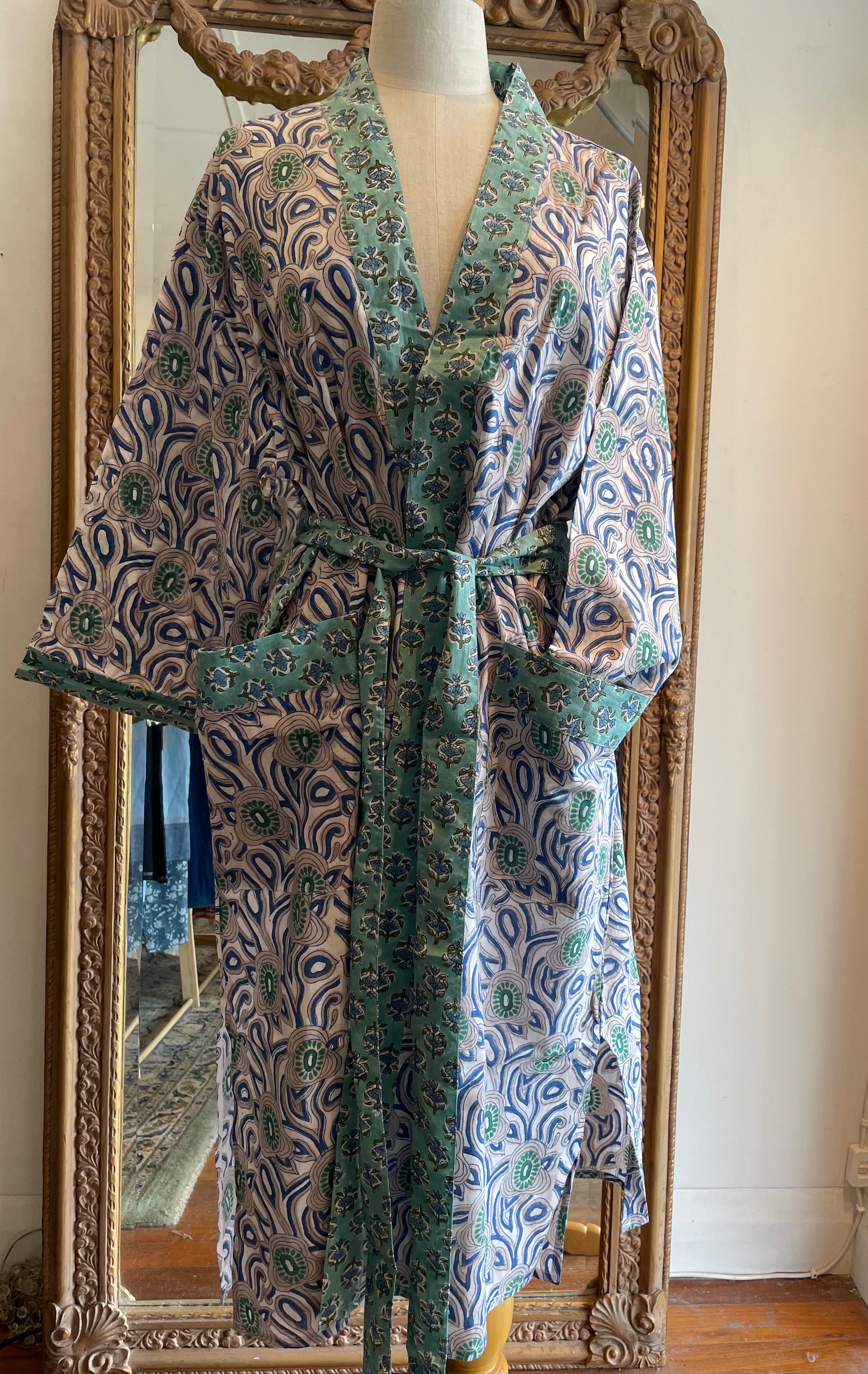 KIMONO /Bath Robe - Lotus Pond