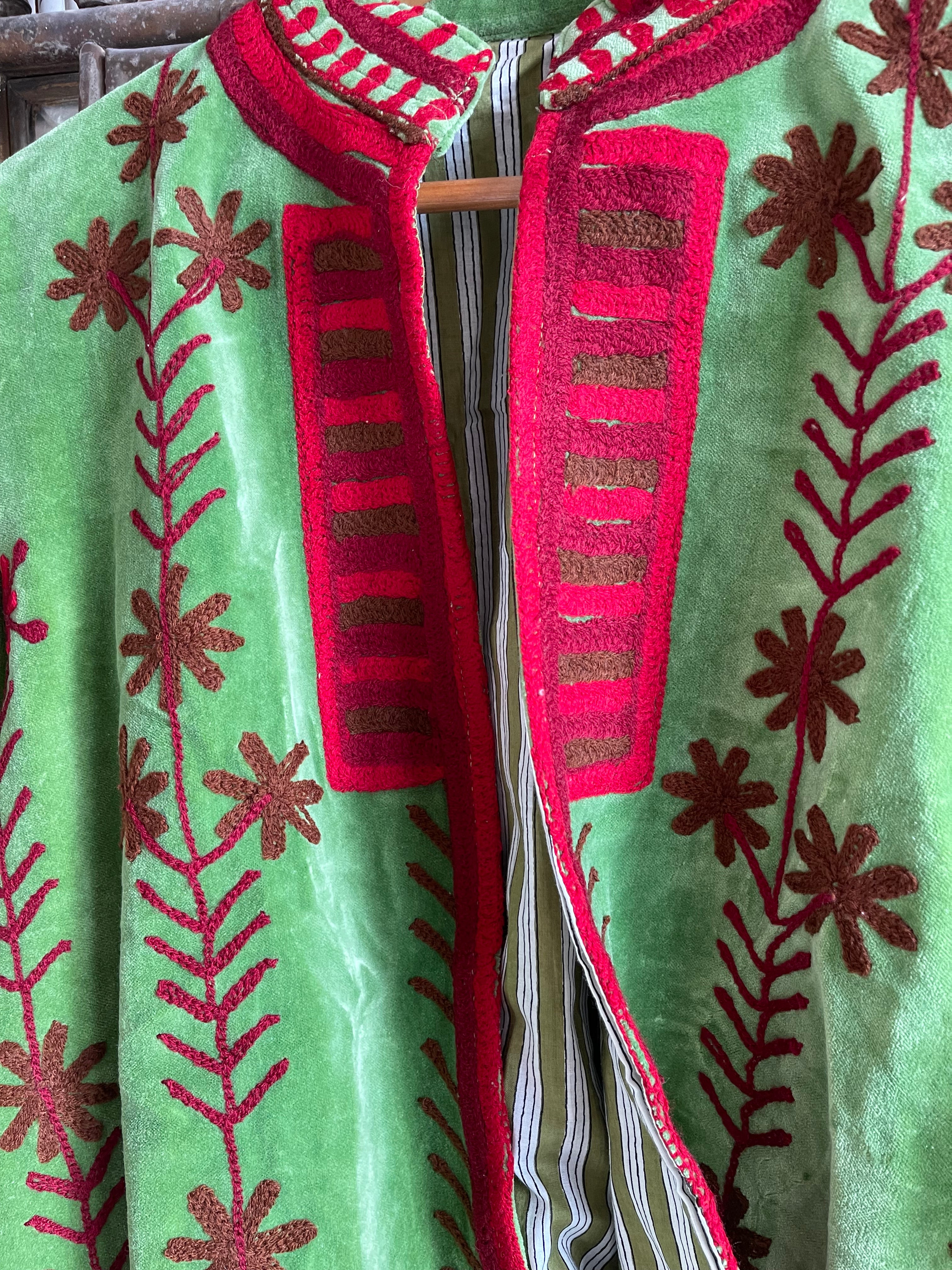 Chinoiserie Velvet Jacket - Moss Green/Scarlet