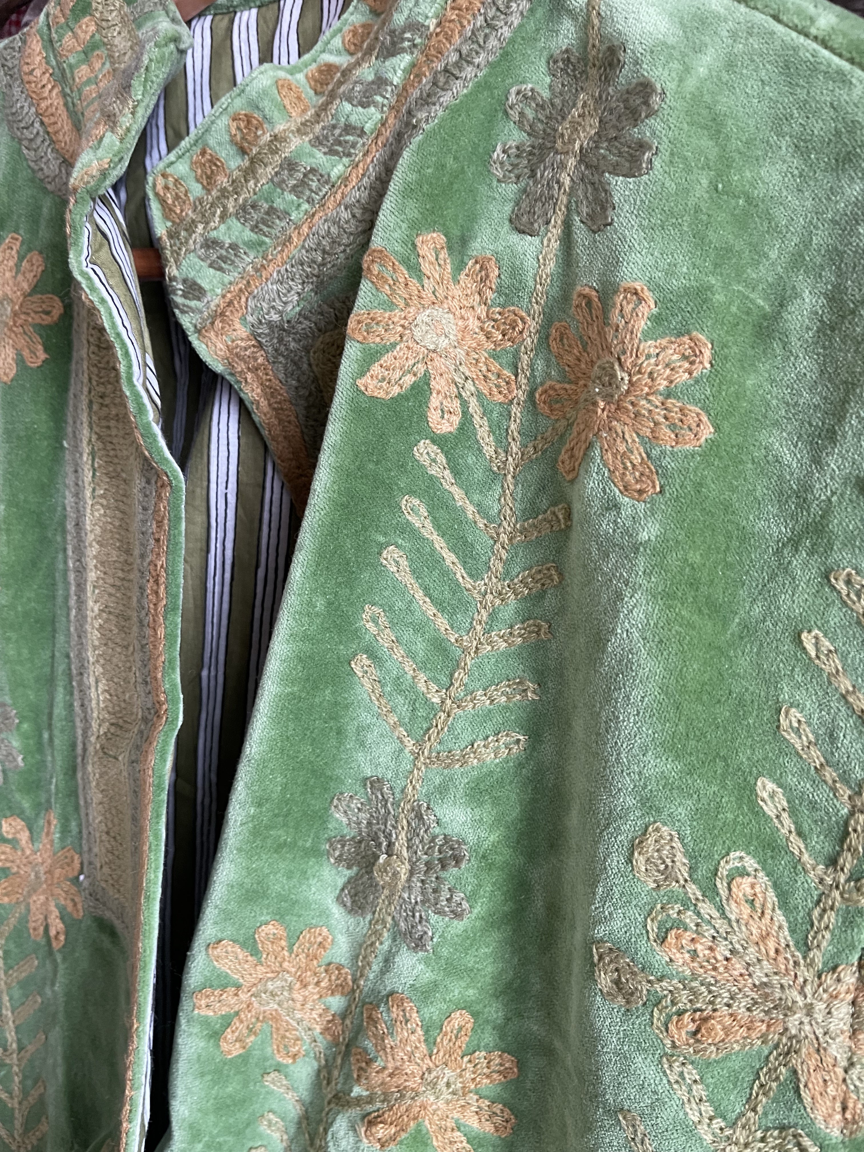 Chinoiserie Velvet Jacket - Moss Green/Gold