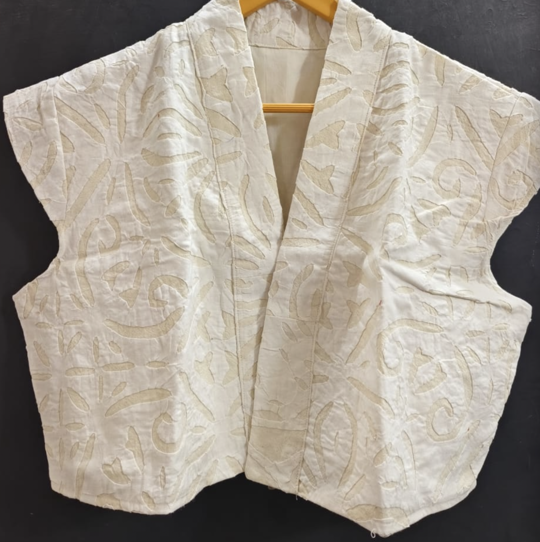 Capped Sleeve Top - Cream Applique