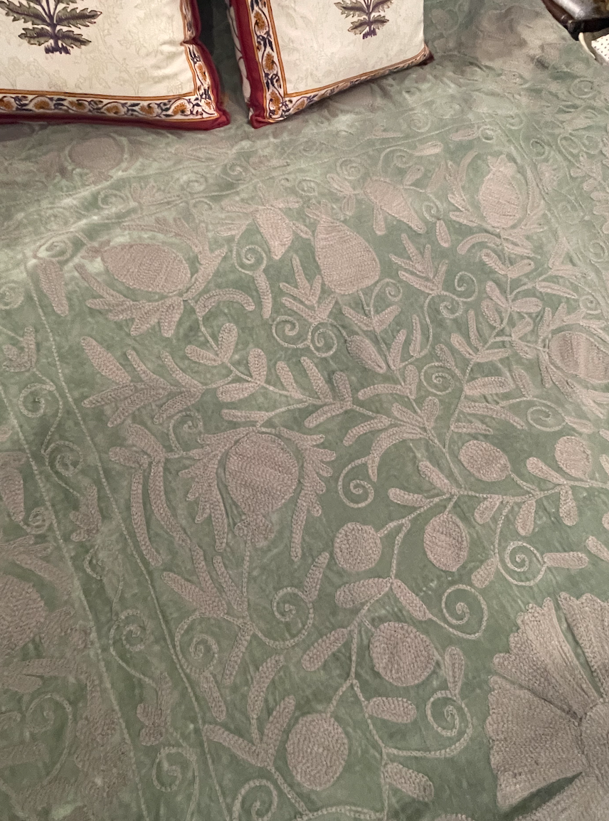 VELVET SUZANI - Lichen Green