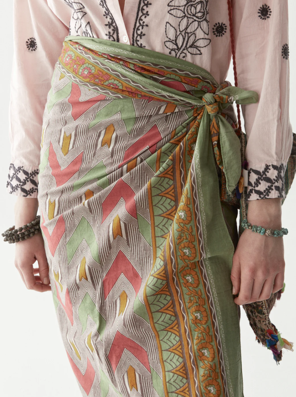 Maison Hotel Byron Sarong - Green Day