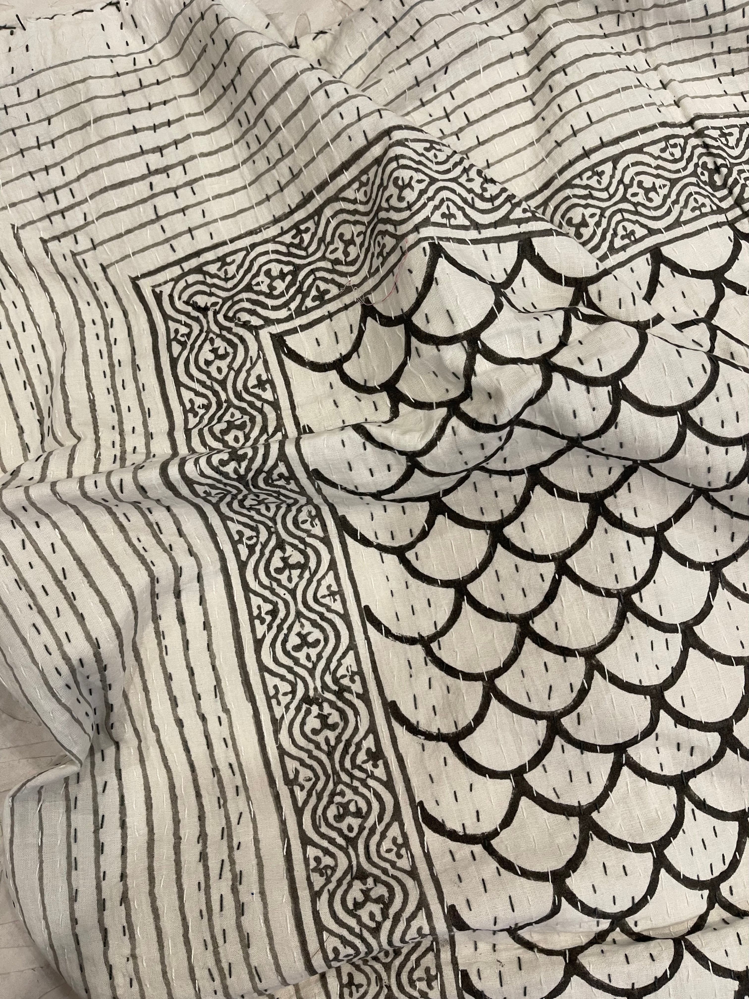 KANTHA - FANS IN CHARCOAL