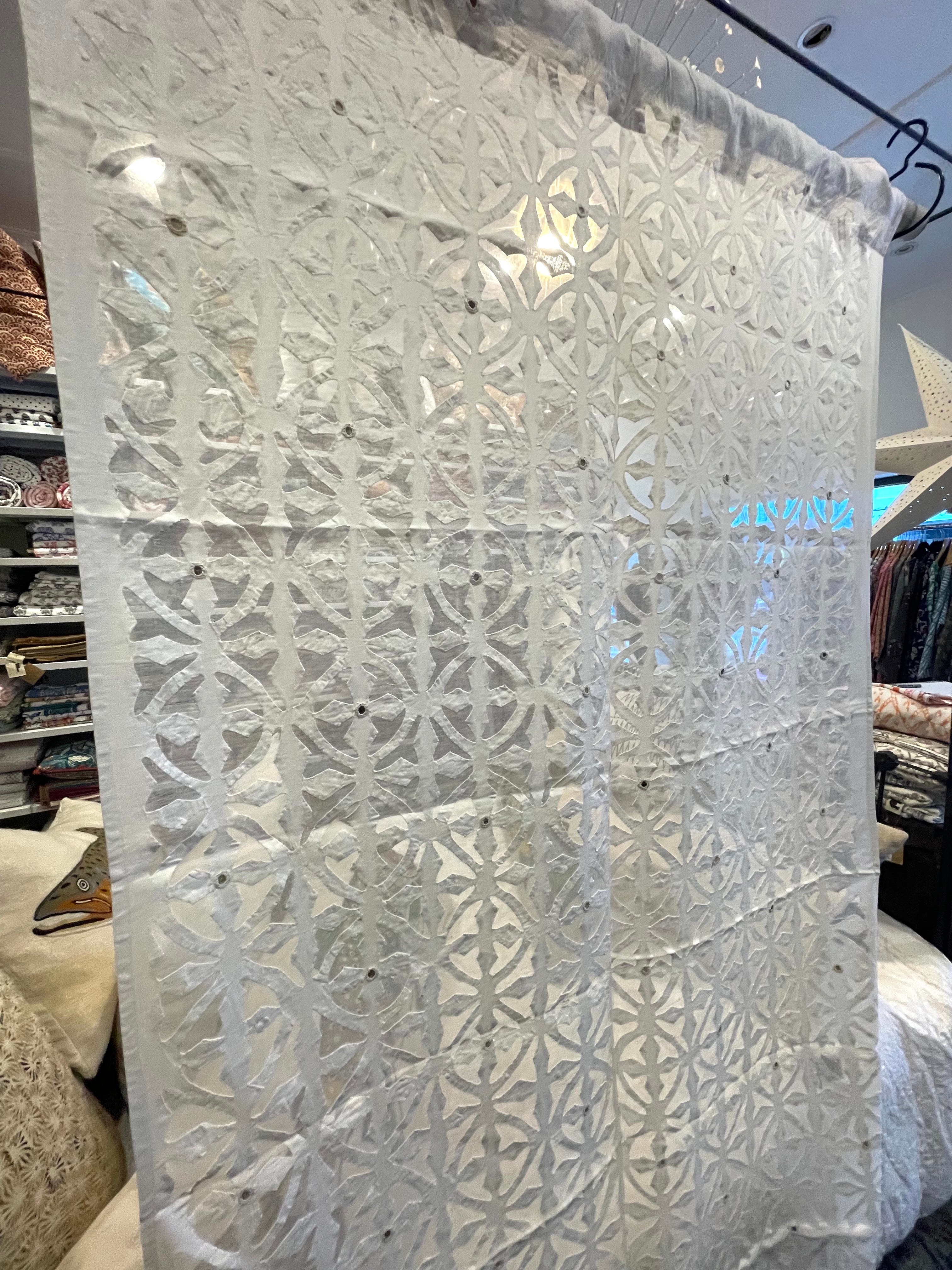 APPLIQUÉ CURTAIN - MIRROR TILE