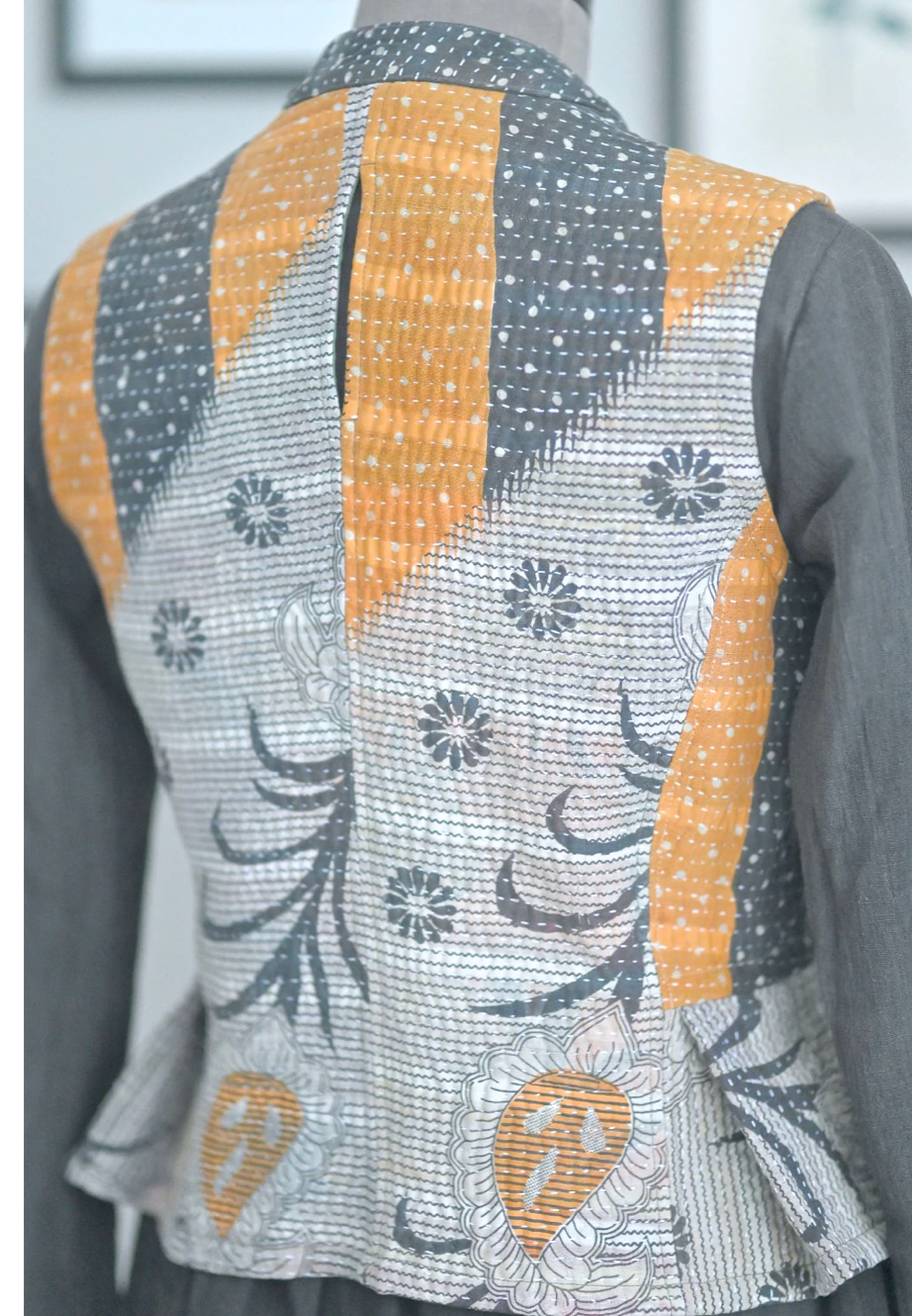 KANTHA SLEEVELESS JACKET - CELOISE